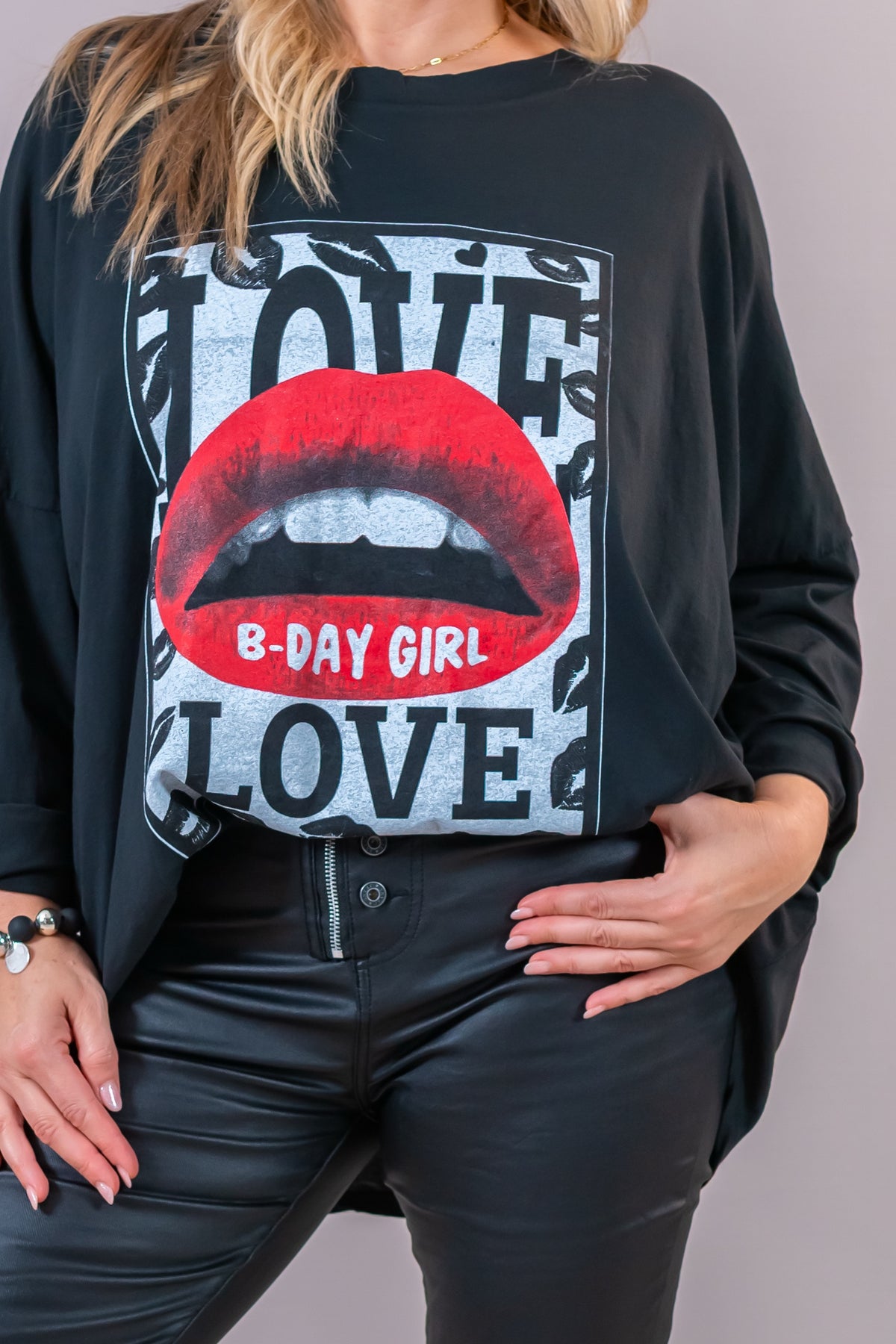 Oversize Longsleeve "Love" mit Statementprint, schwarz