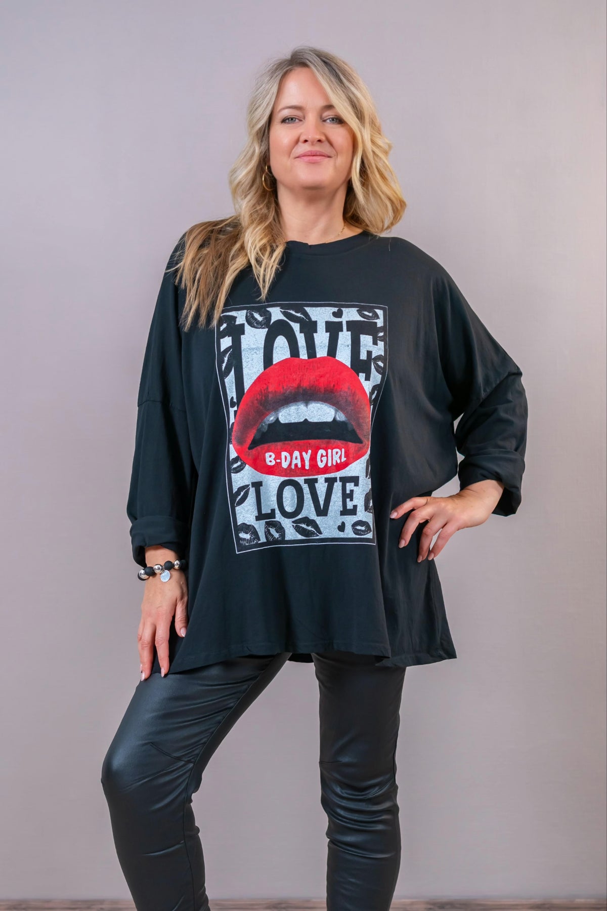 Oversize Longsleeve "Love" mit Statementprint, schwarz