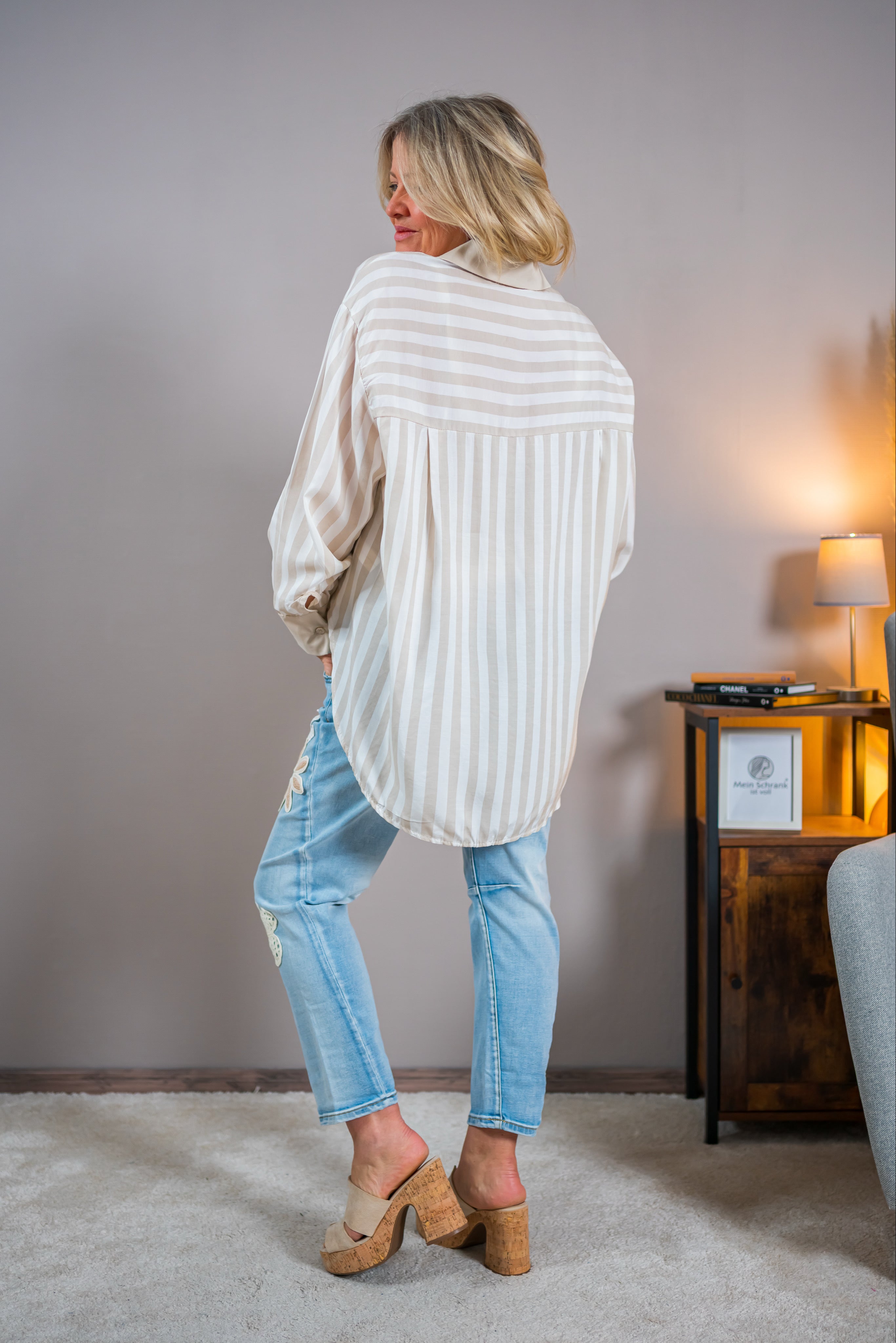 Gestreifte Bluse mit Hemdkragen, creme/beige