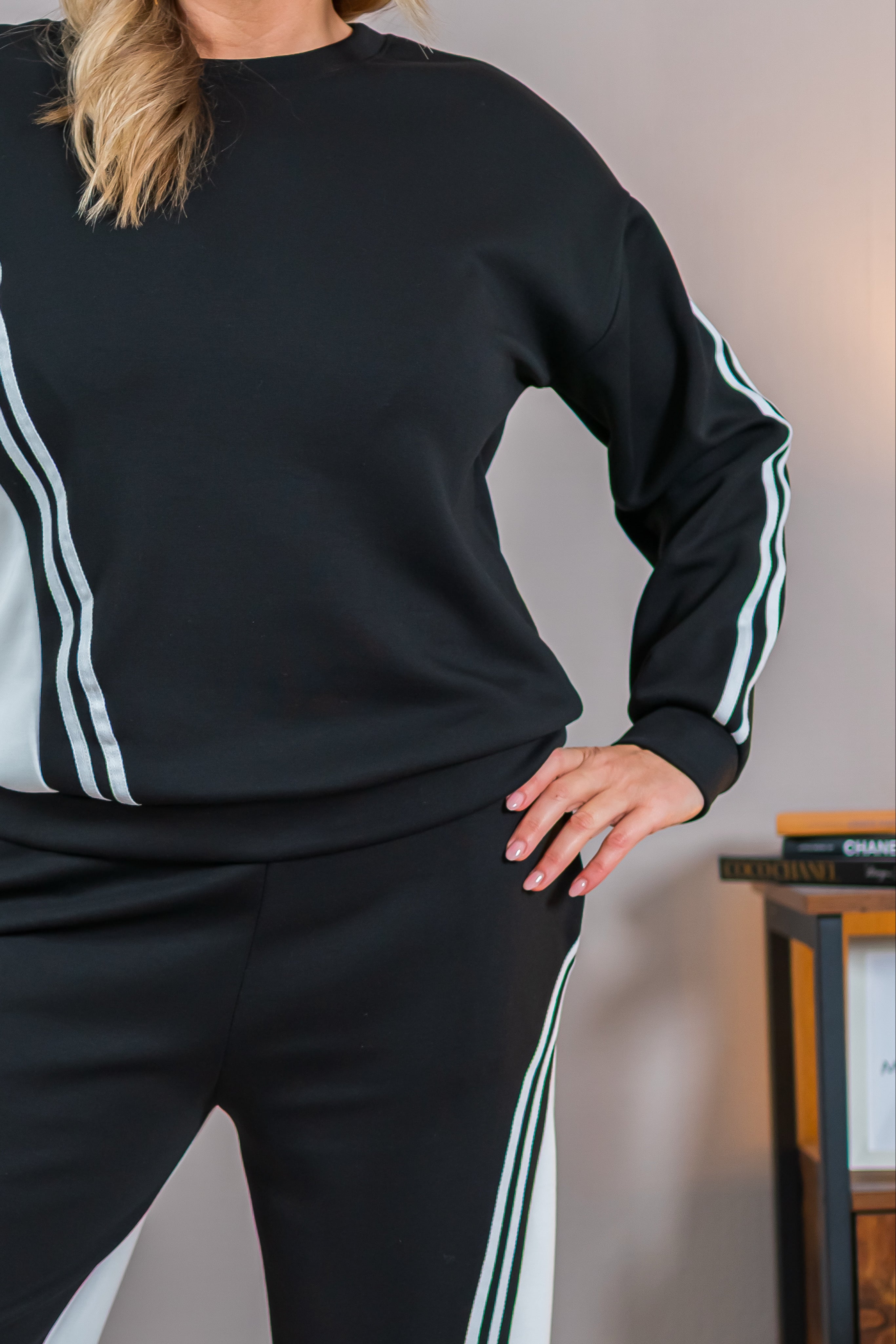Sportliches Sweatshirt mit Streifen, schwarz/weiß