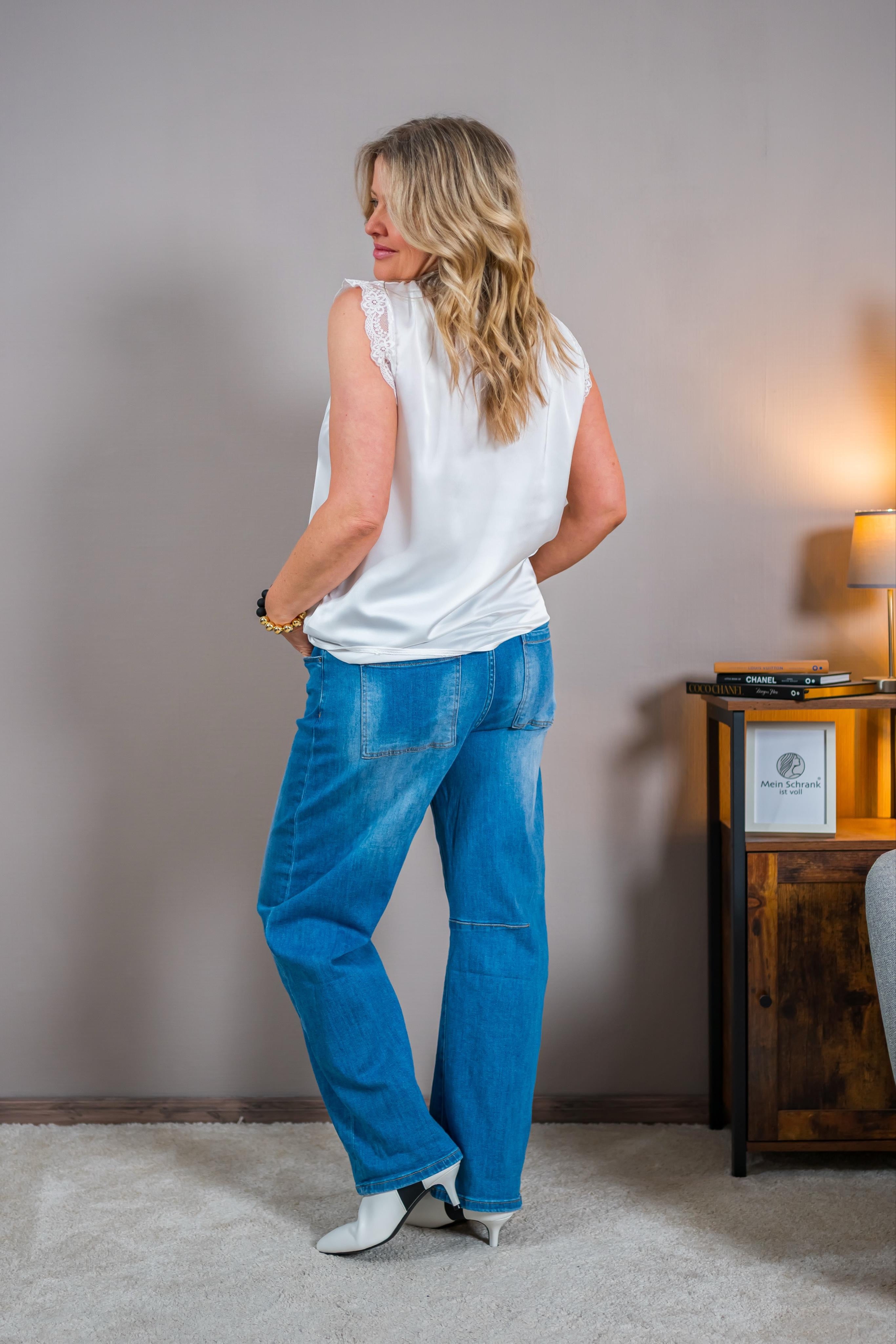 Bluse mit Rüschenkragen und Spitze, weiß