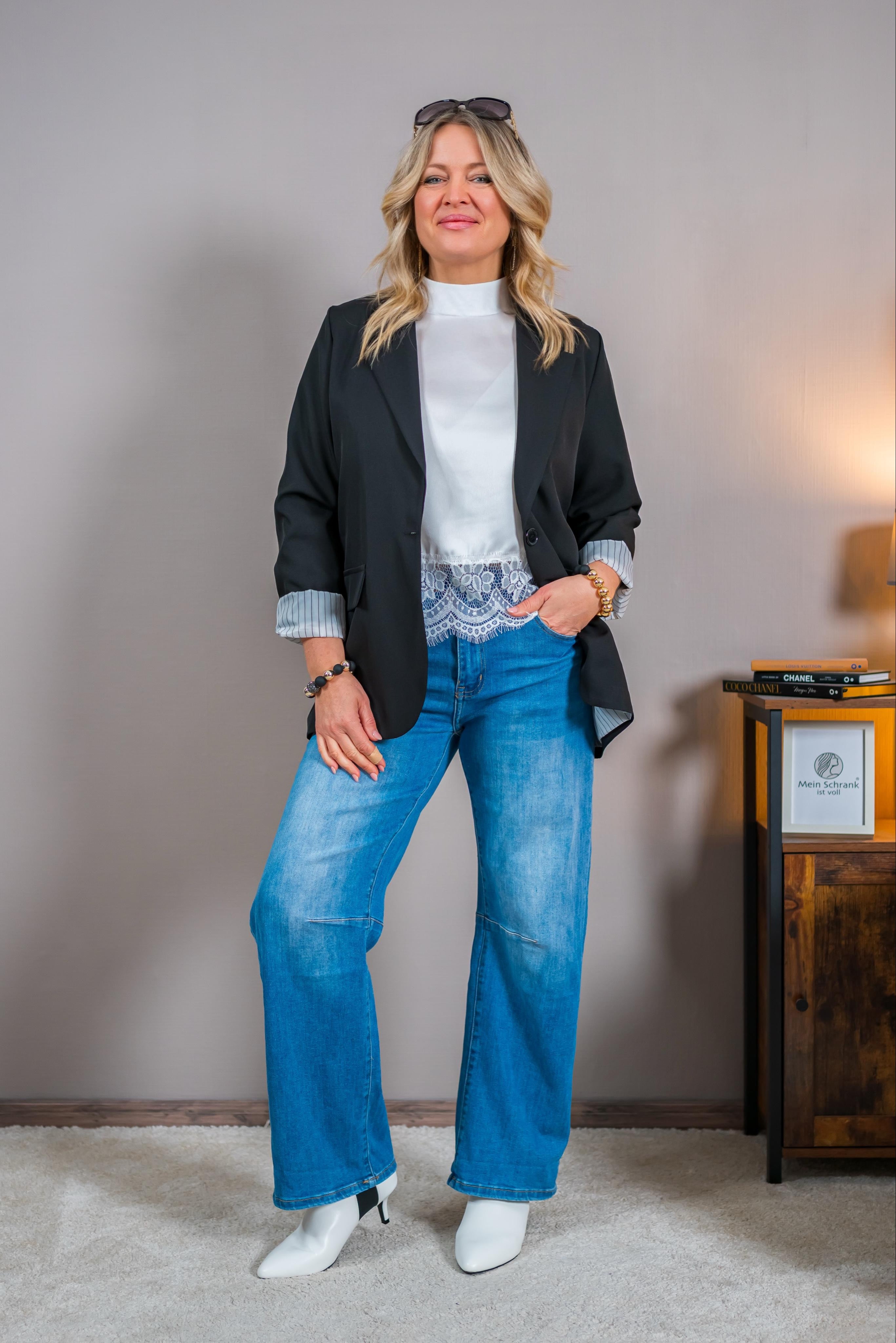 Ärmellose Bluse mit Spitzenabschluss, weiß