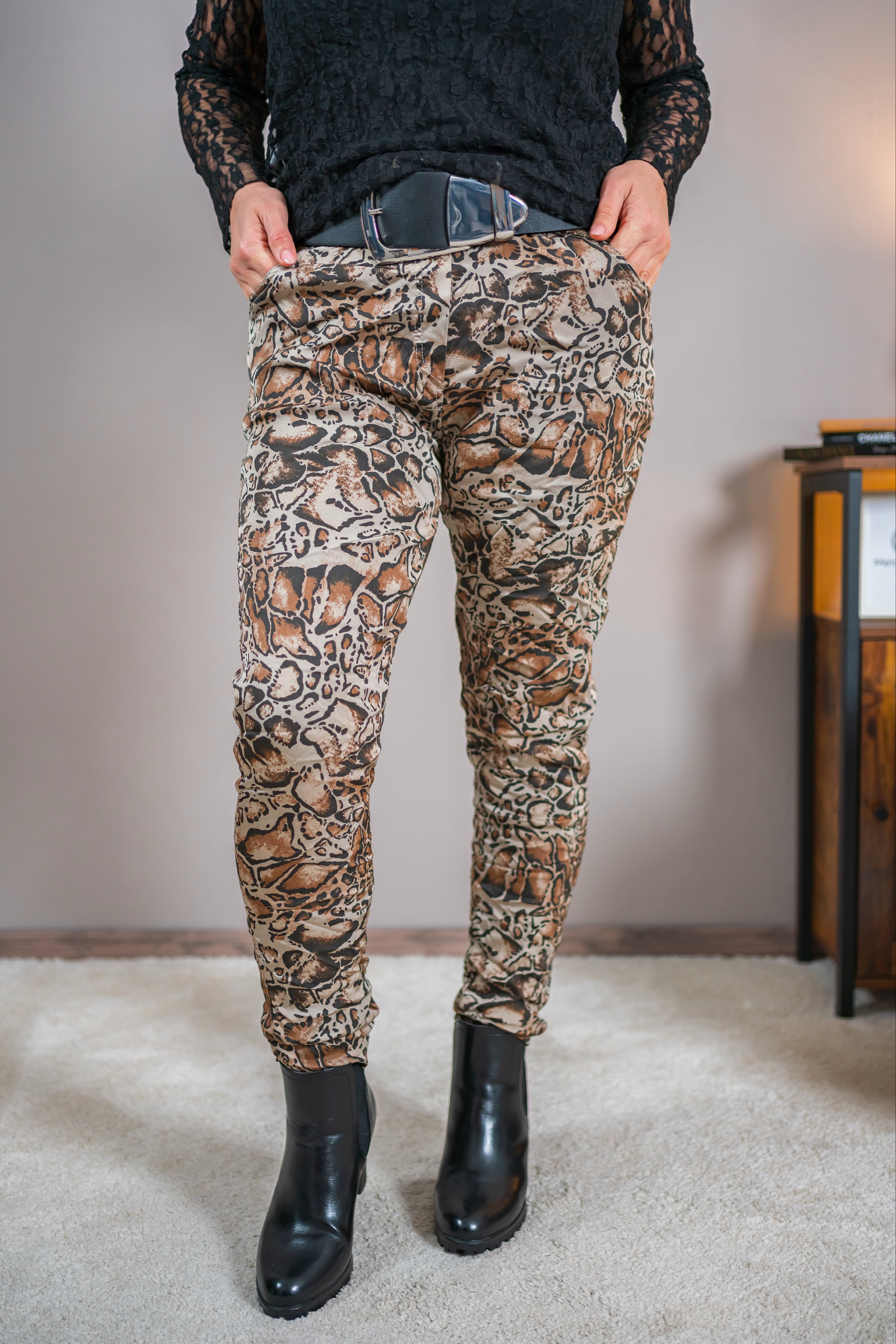 Stretchhose mit Leoprint, shiny-effekt beige