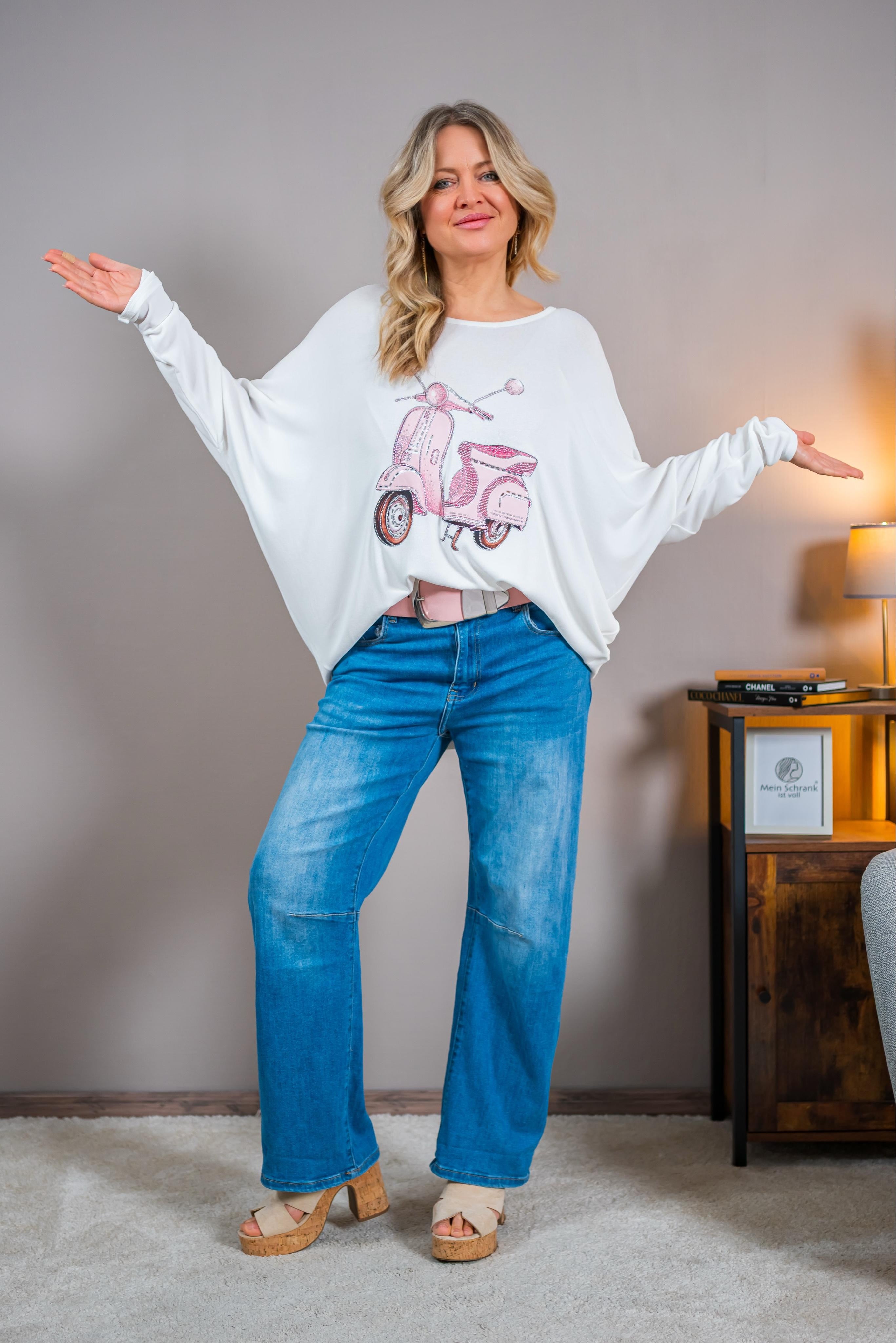 Oversize Shirt mit Fledermausärmel und Rollermotiv, off-white