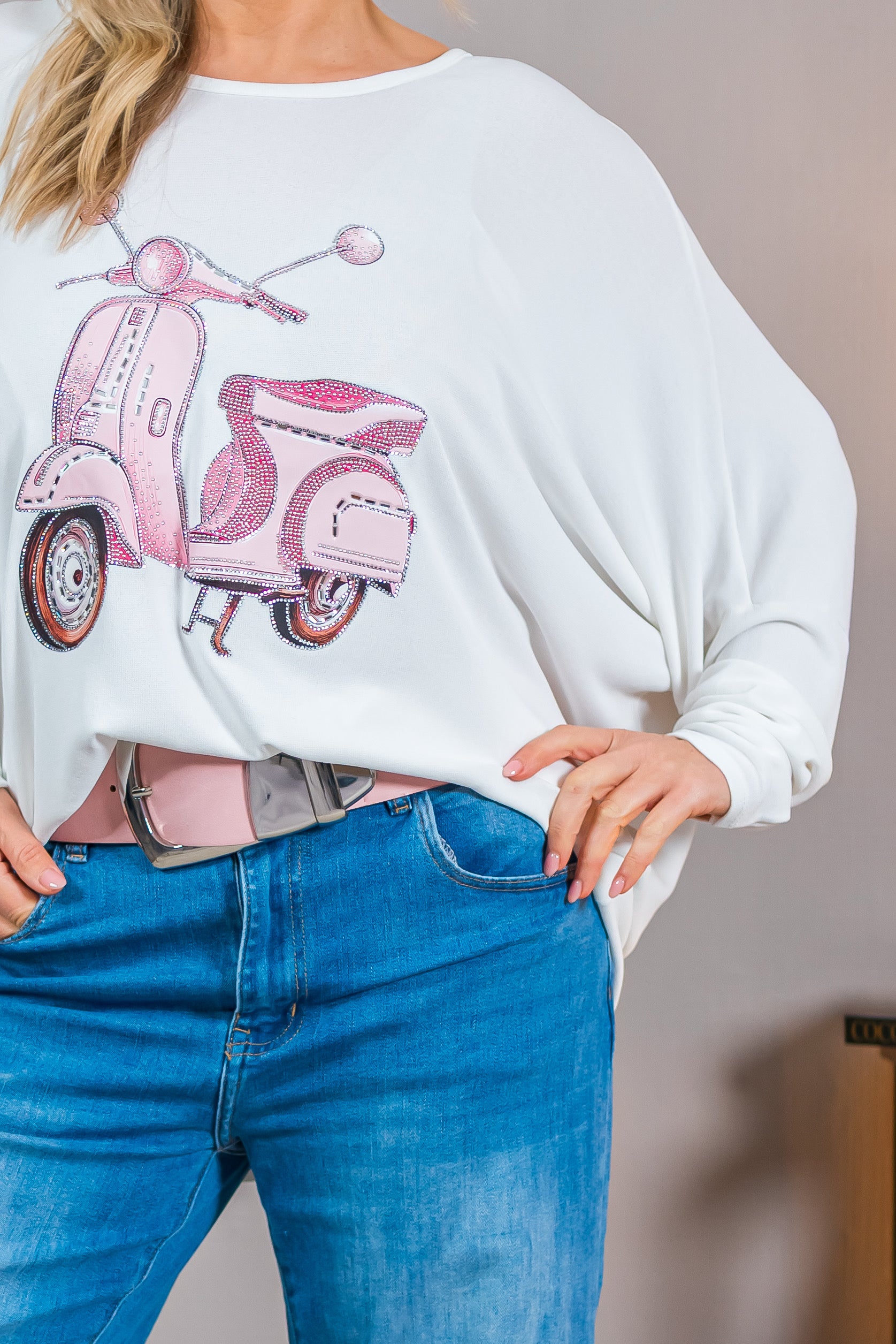 Oversize Shirt mit Fledermausärmel und Rollermotiv, off-white