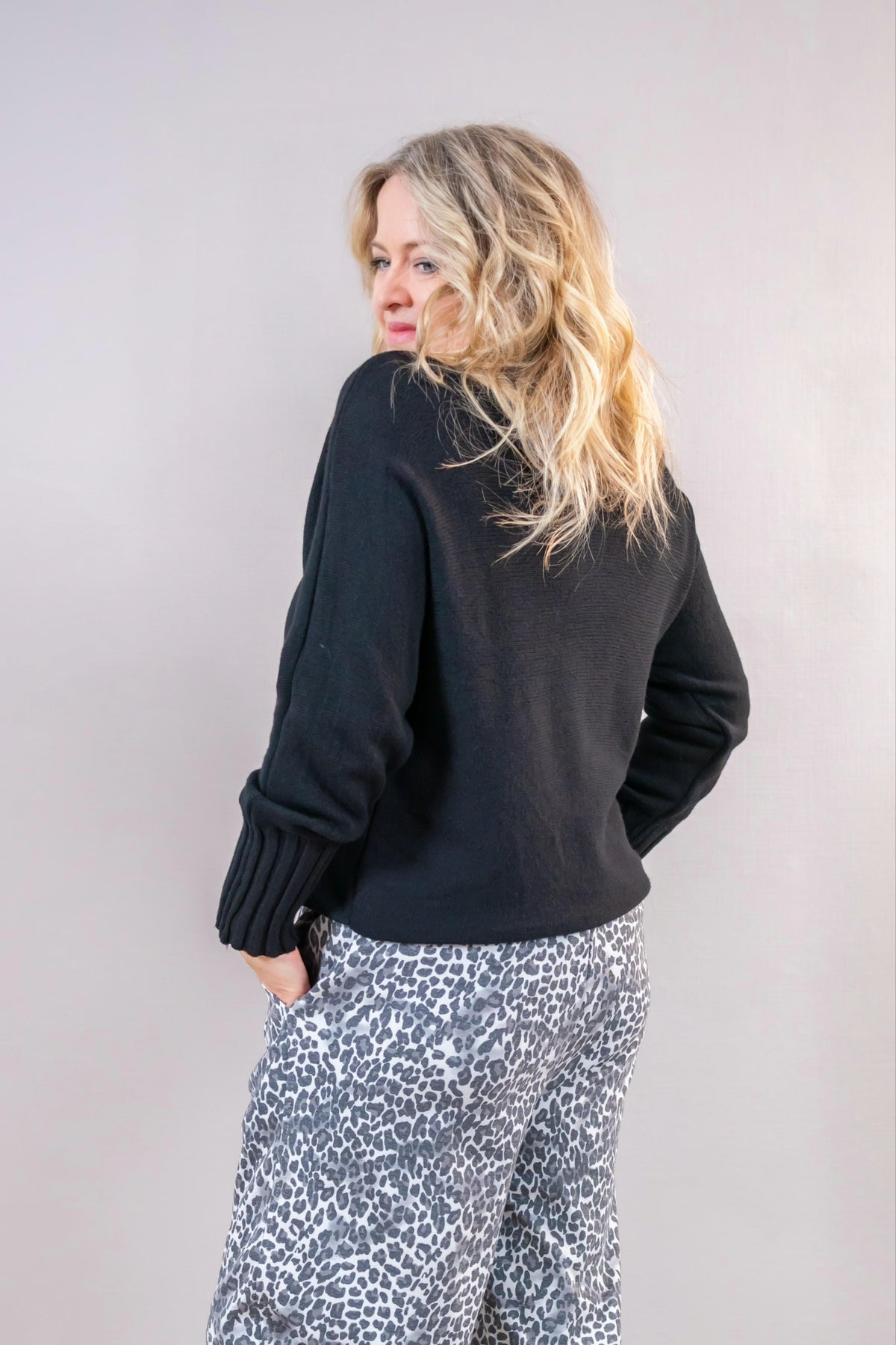 Strickpullover mit Stehkragen, schwarz