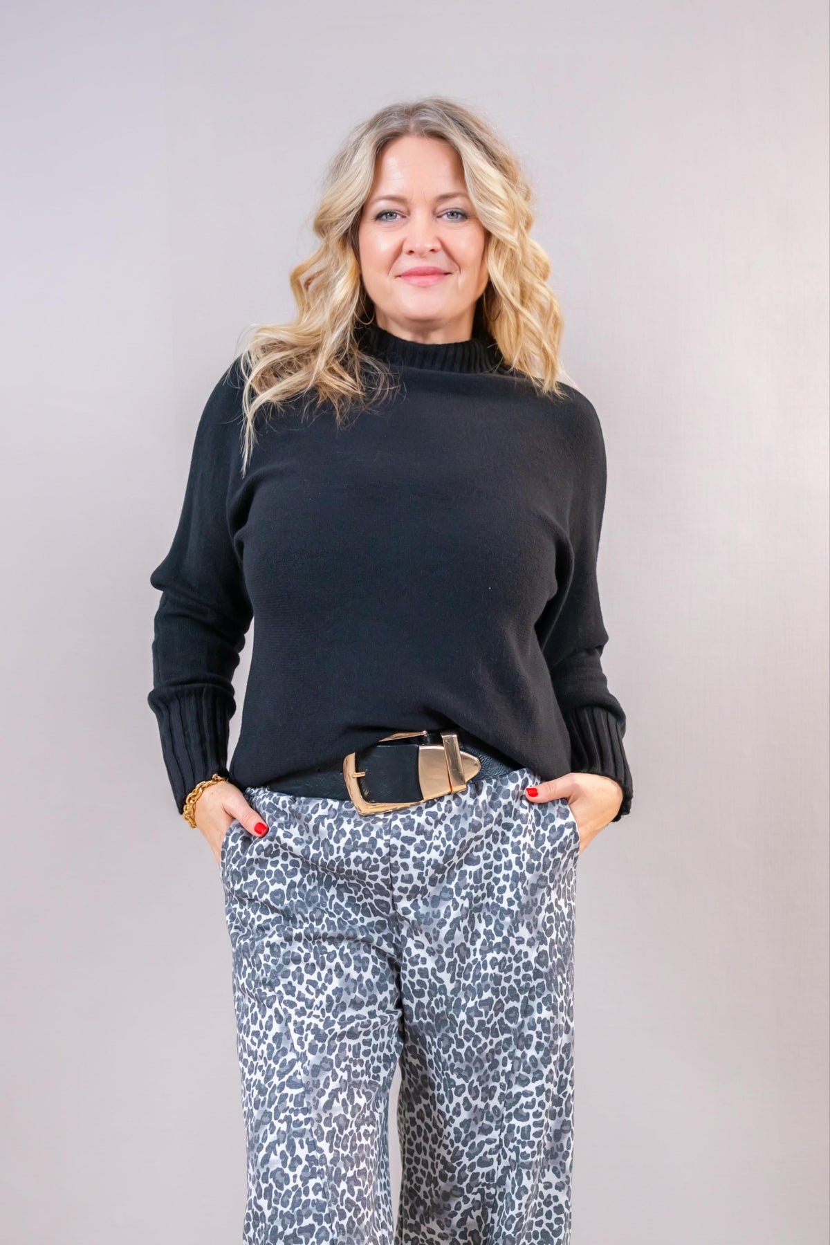 Strickpullover mit Stehkragen, schwarz
