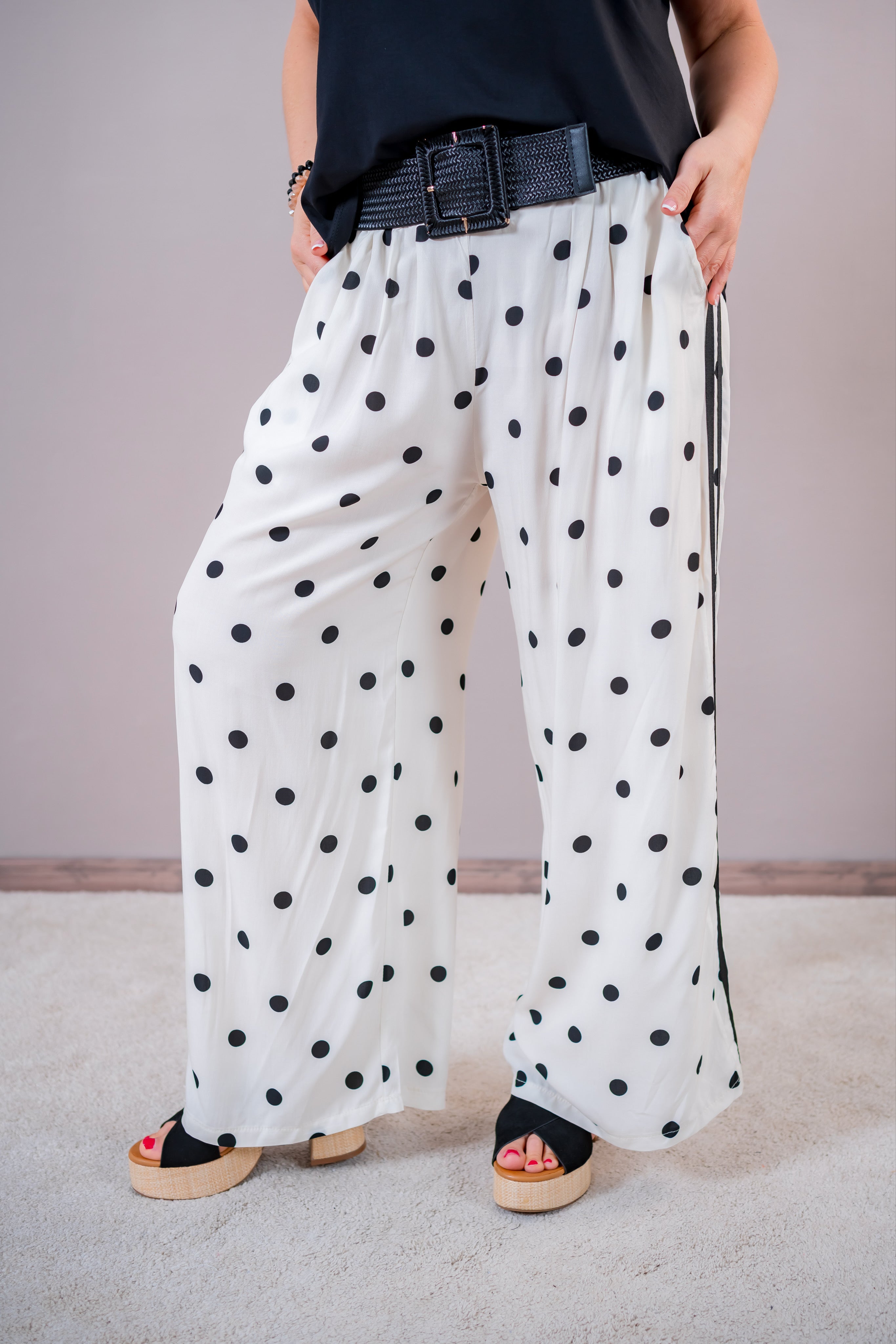 Leichte Hose mit Punkten, weiß/schwarz