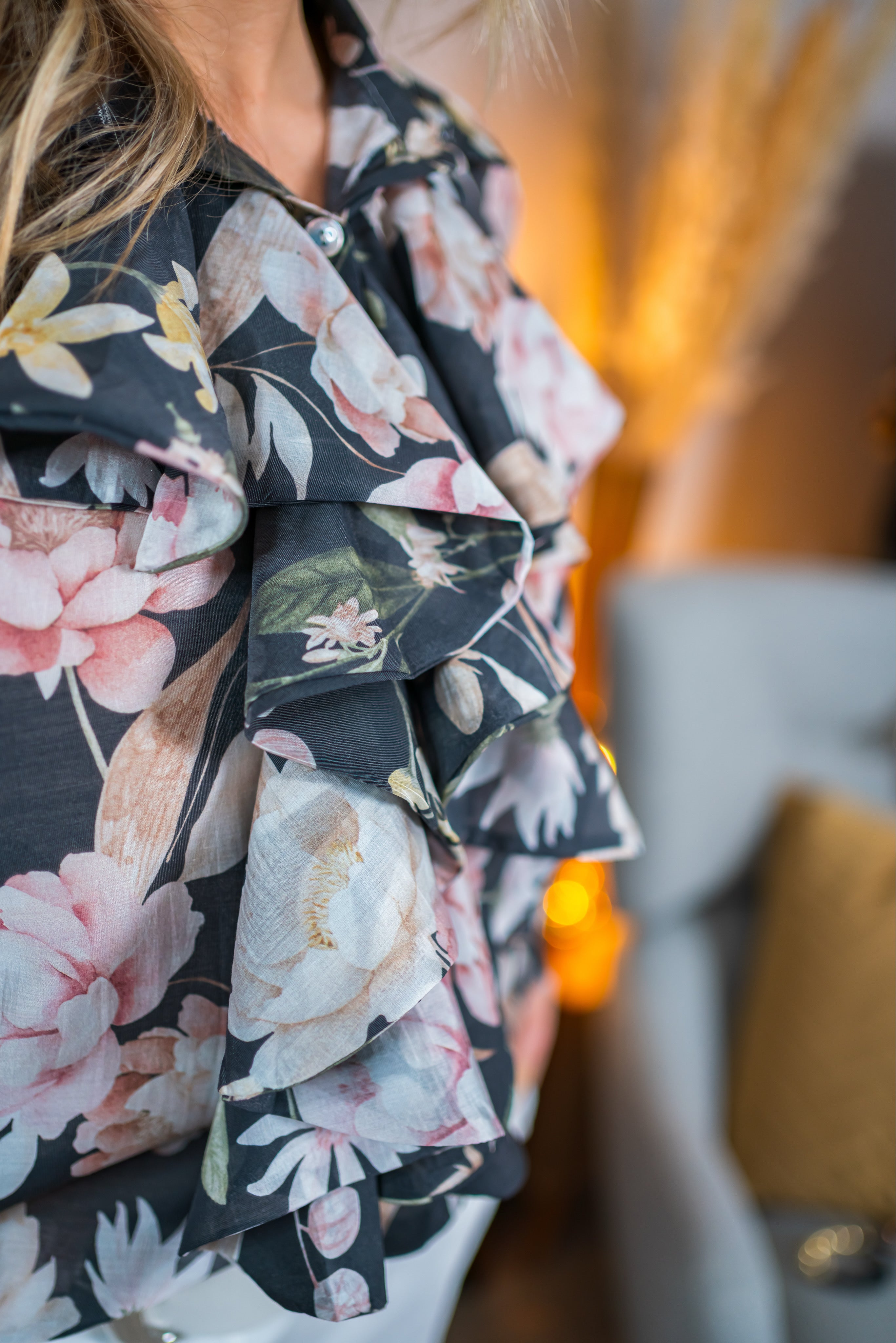 Leichte Bluse mit Volants und floralem Muster