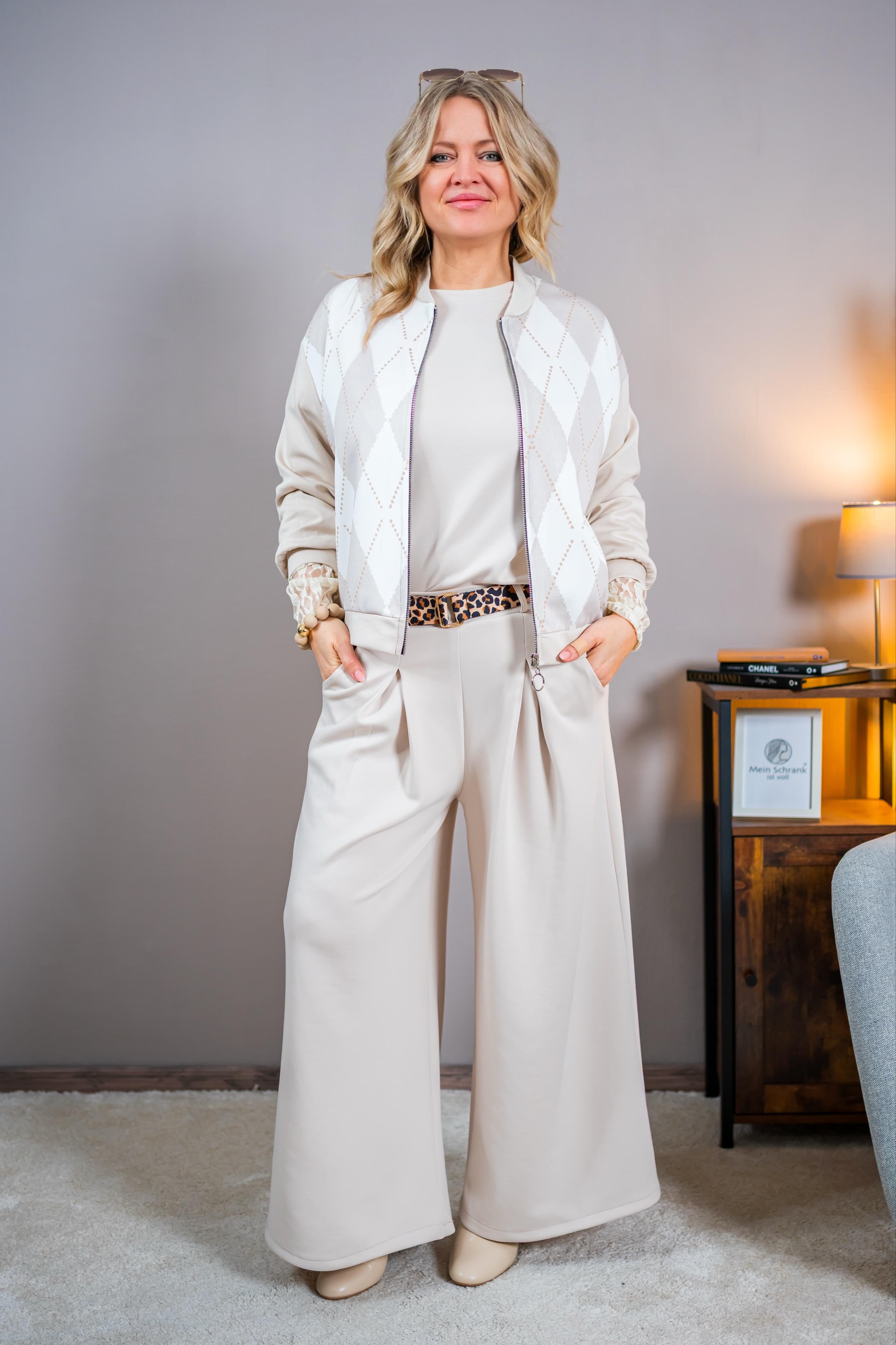 Stylische Sweatjacke mit Rautenmuster, creme/beige