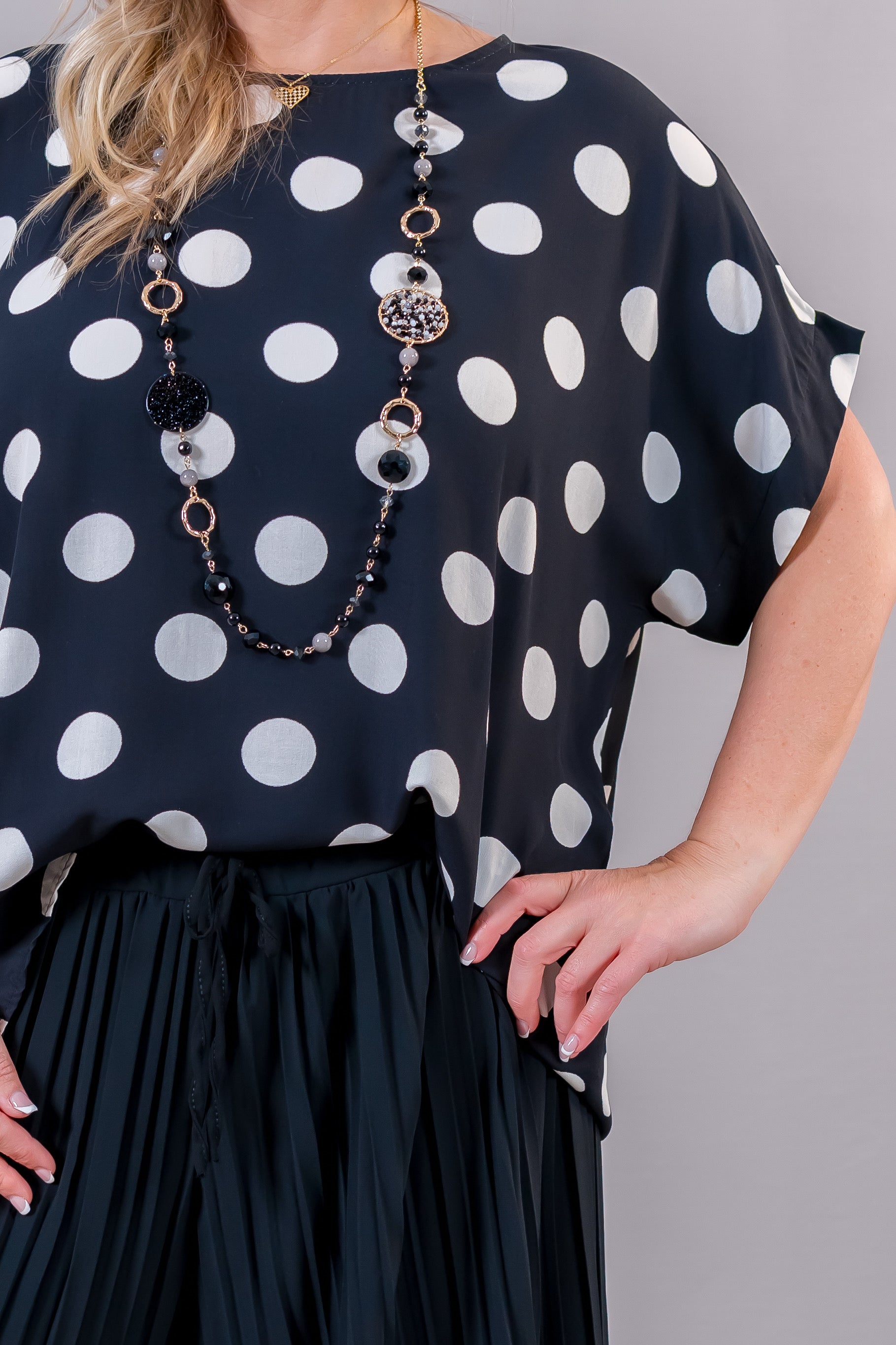 Oversize Shirt mit Punkten, schwarz/creme