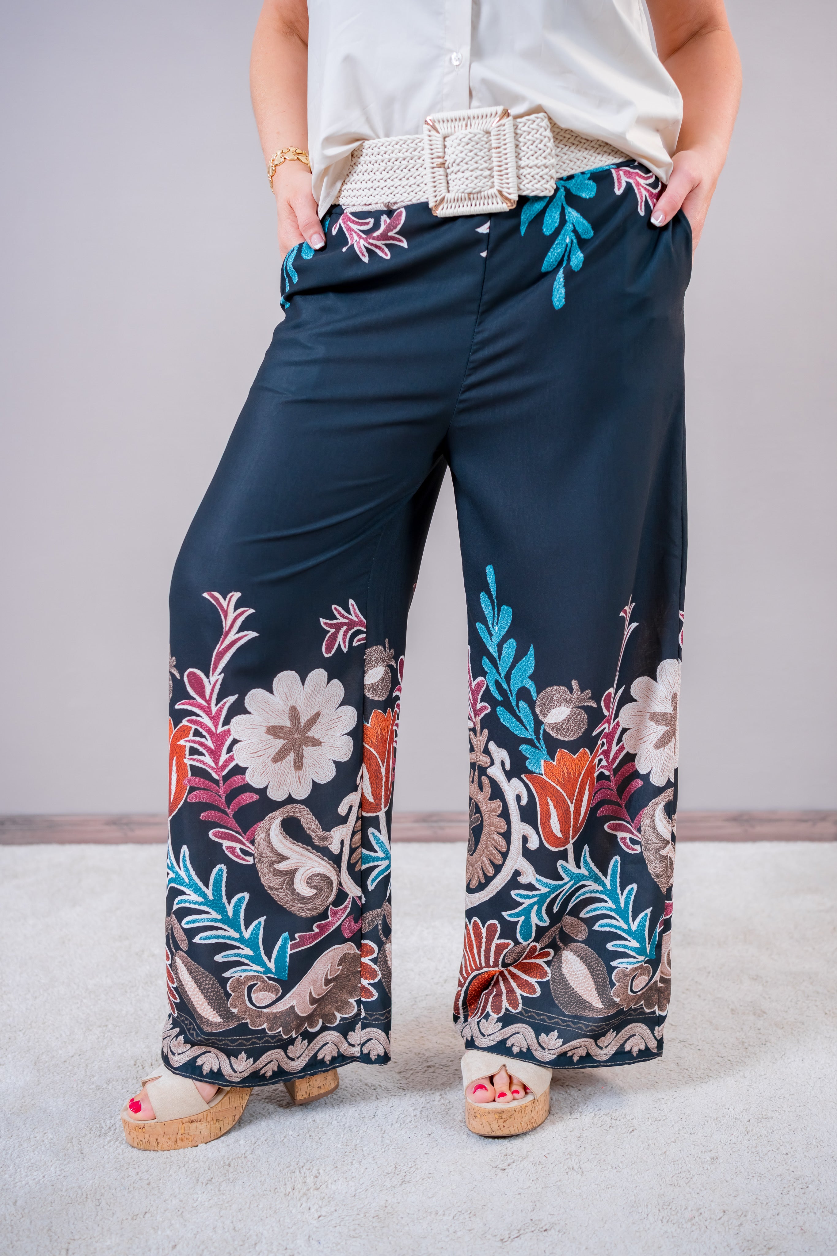 Leichte Sommerhose mit stylischem Design, blauschwarz/bunt
