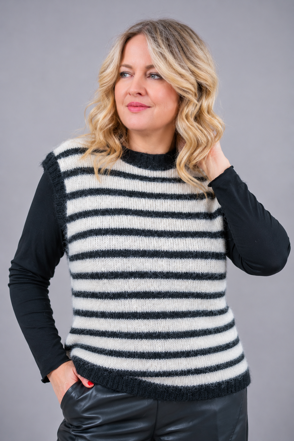 Gestreifter Pullunder, schwarz/creme