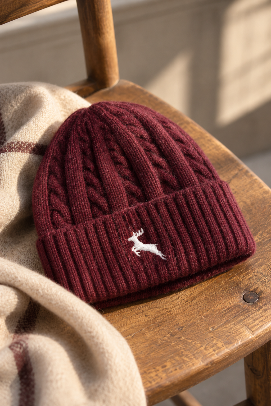 Strickmütze mit Zopfmuster, bordeaux