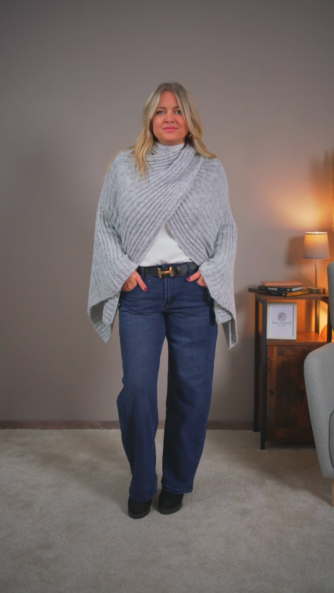 Poncho aus Strick, grau