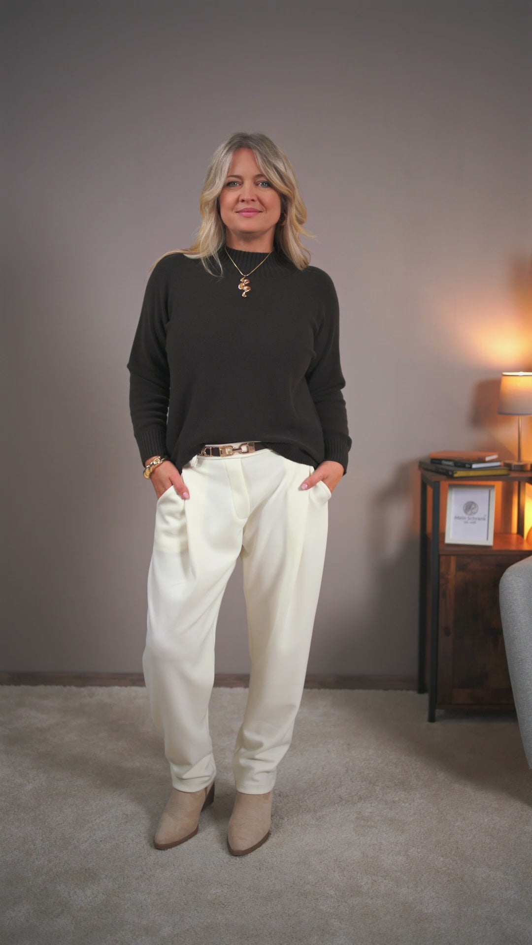 Weicher Strickpullover mit Stehkragen, dunkelbraun