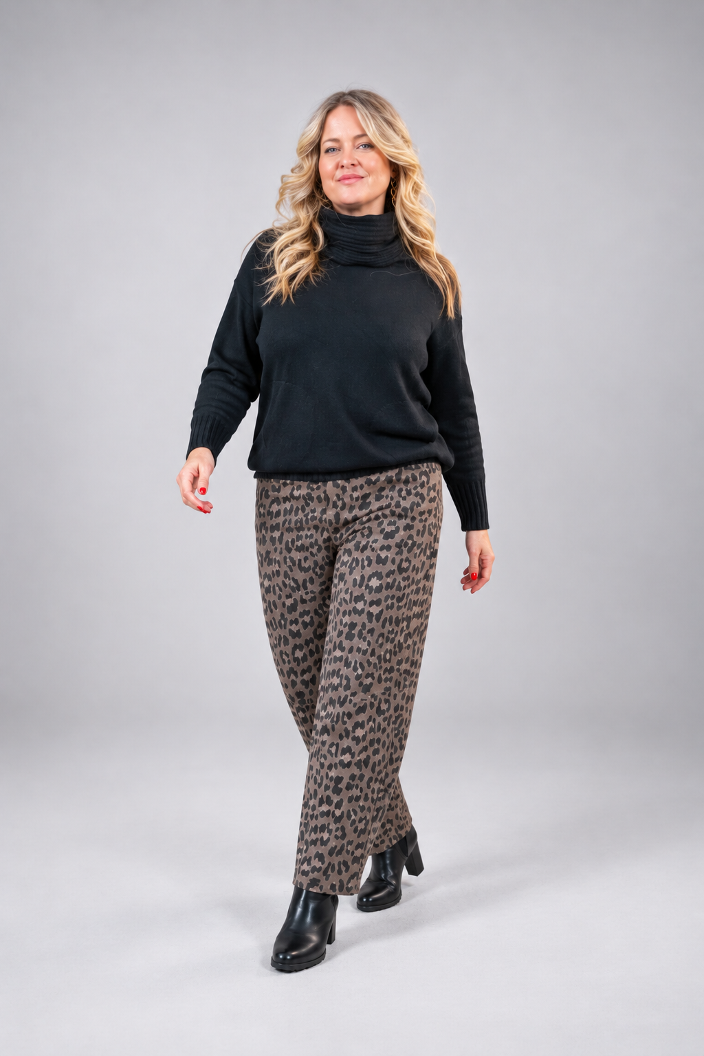 Oversize Strickpullover mit Rollkragen & Taschen, schwarz
