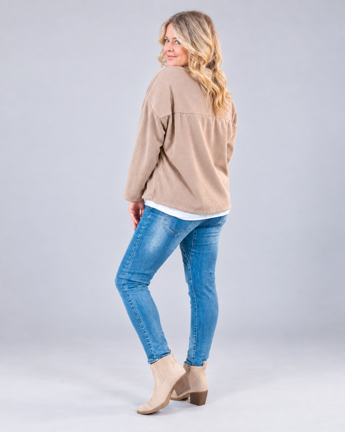 Leichter Strickpullover in Cord-Optik, camel