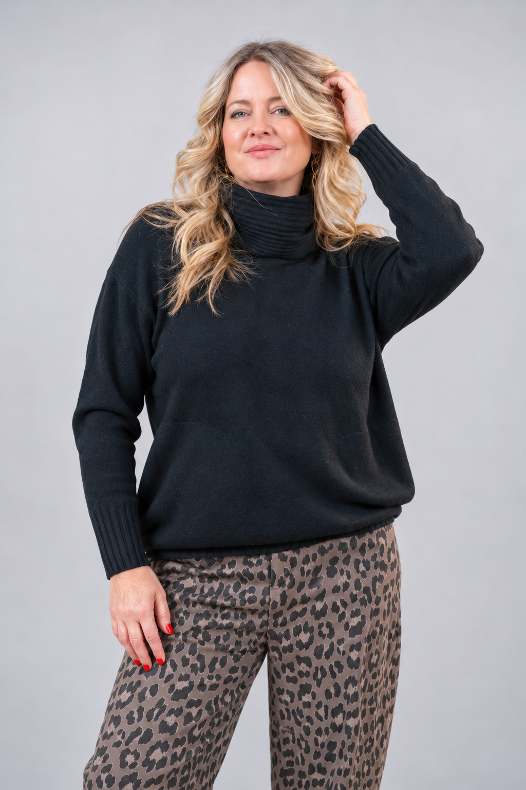 Oversize Strickpullover mit Rollkragen & Taschen, schwarz