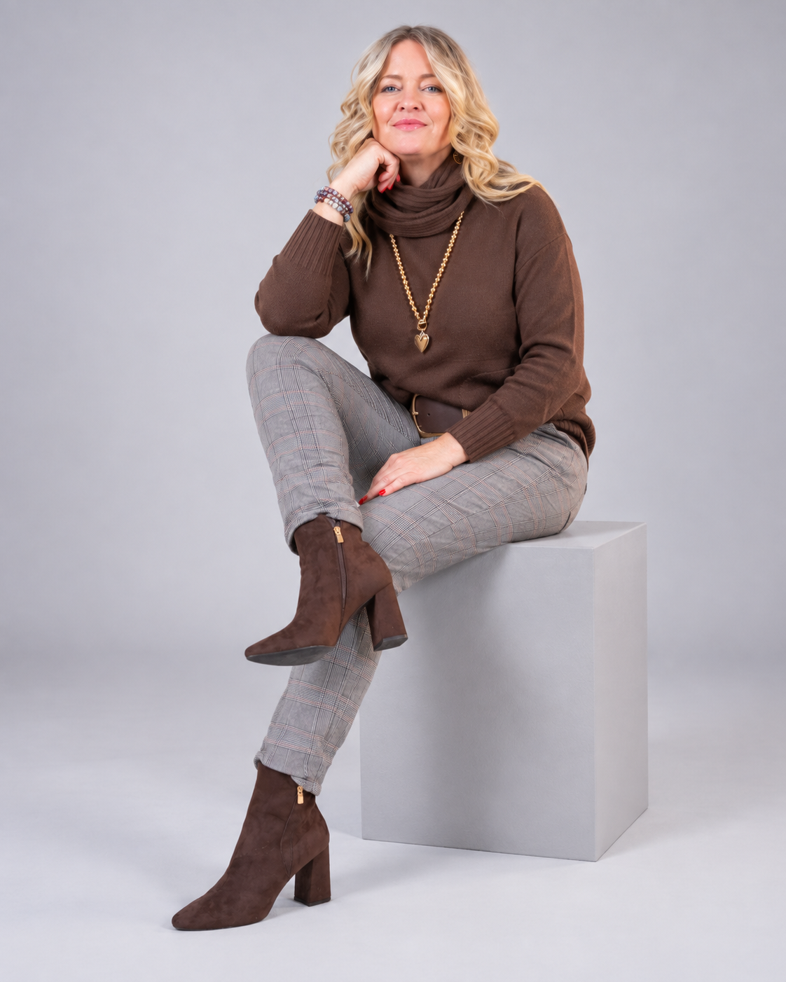 Oversize Strickpullover mit Rollkragen & Taschen, schokobraun
