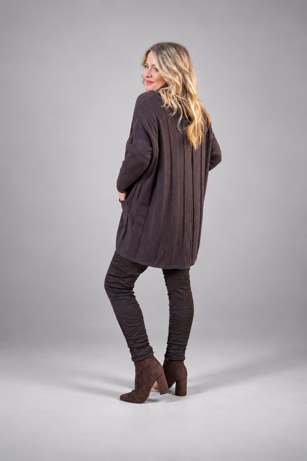 Oversize Strickpullover mit Rollkragen, schokobraun