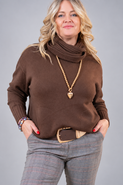 Oversize Strickpullover mit Rollkragen & Taschen, schokobraun