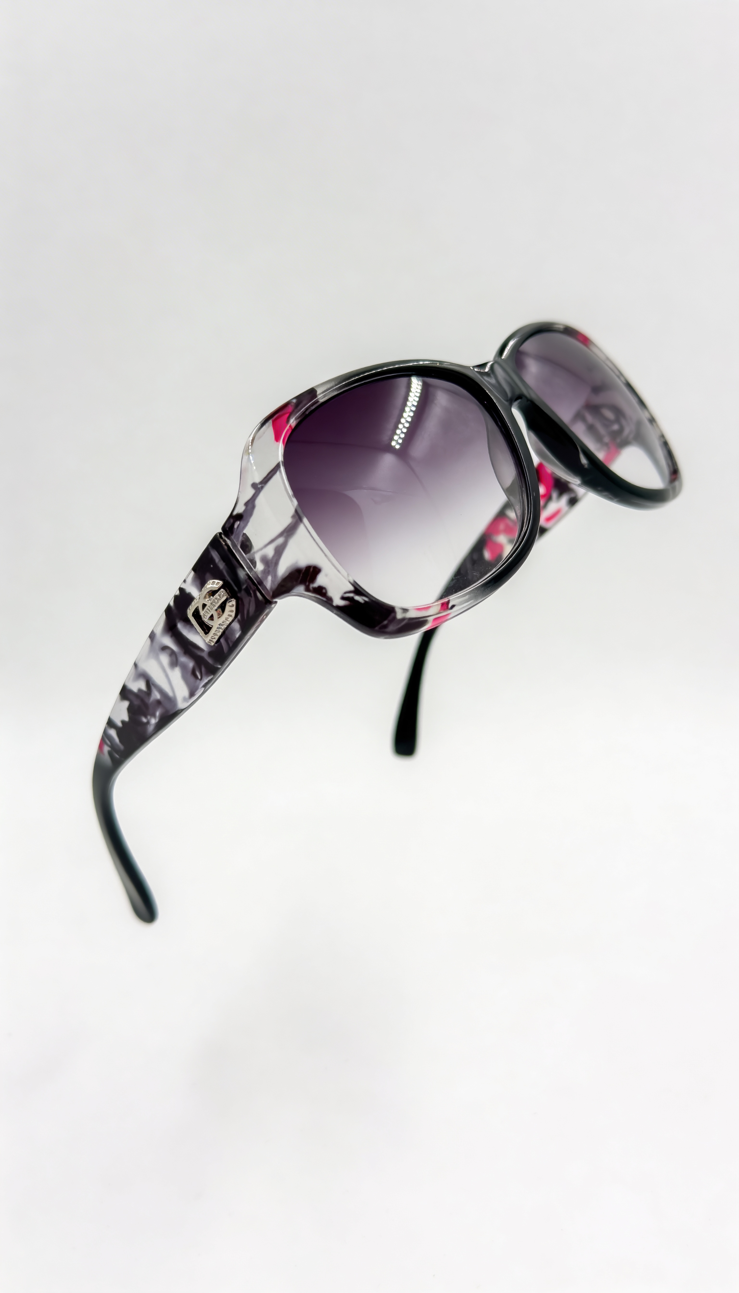 Sonnenbrille in Retro-Look, verschiedene Farben