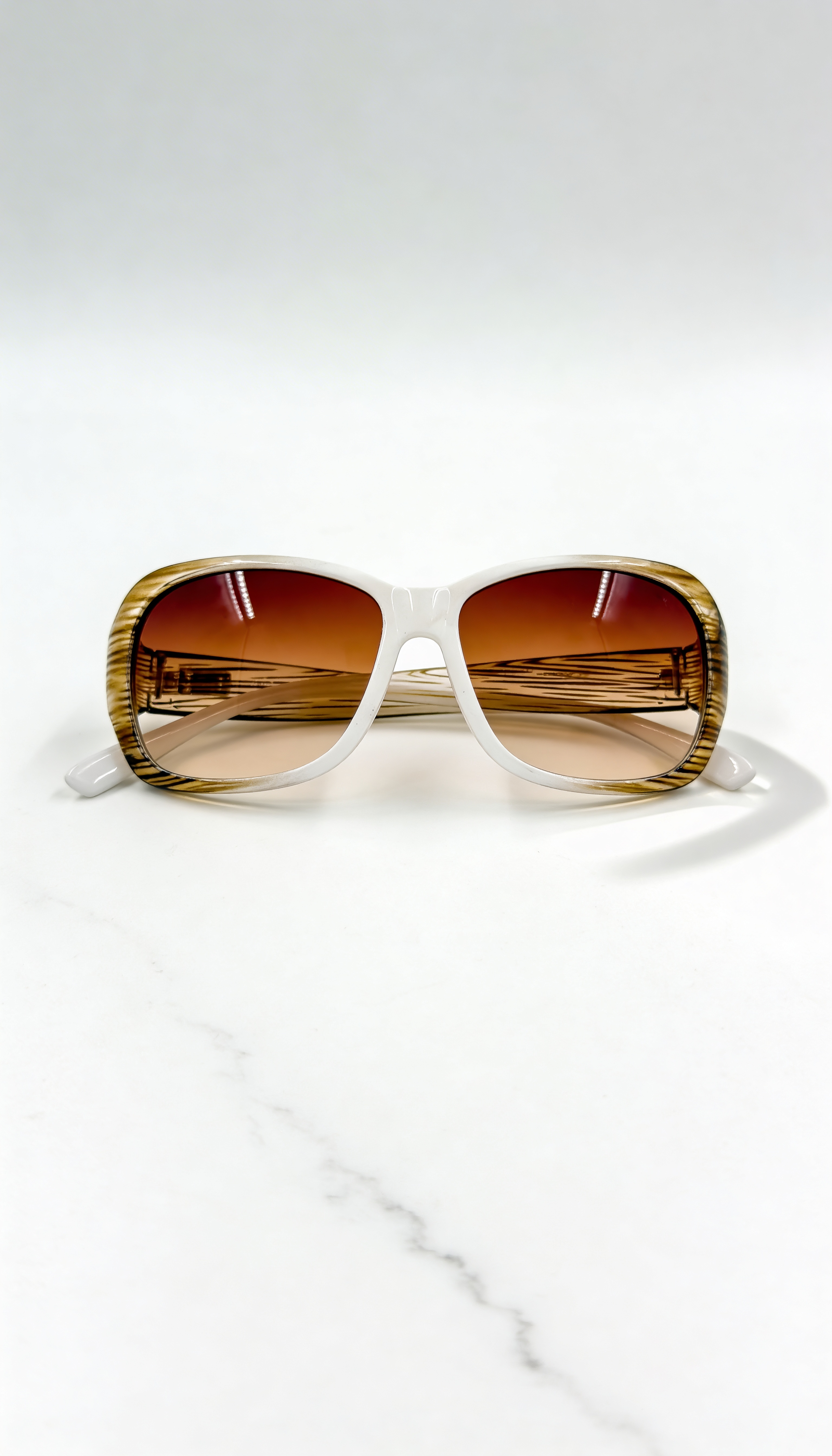 Sonnenbrille in Retro-Look, verschiedene Farben