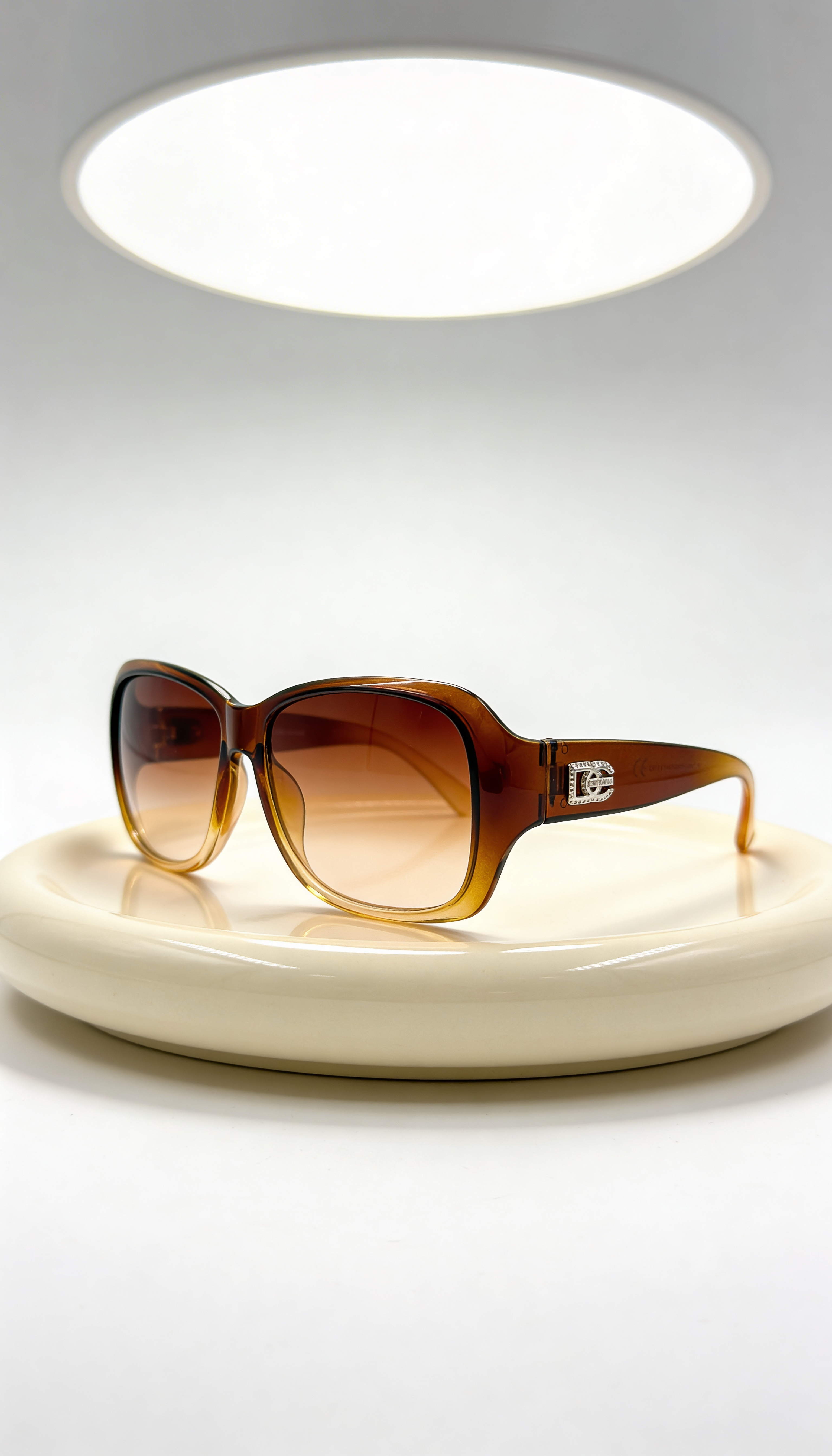 Sonnenbrille in Retro-Look, verschiedene Farben