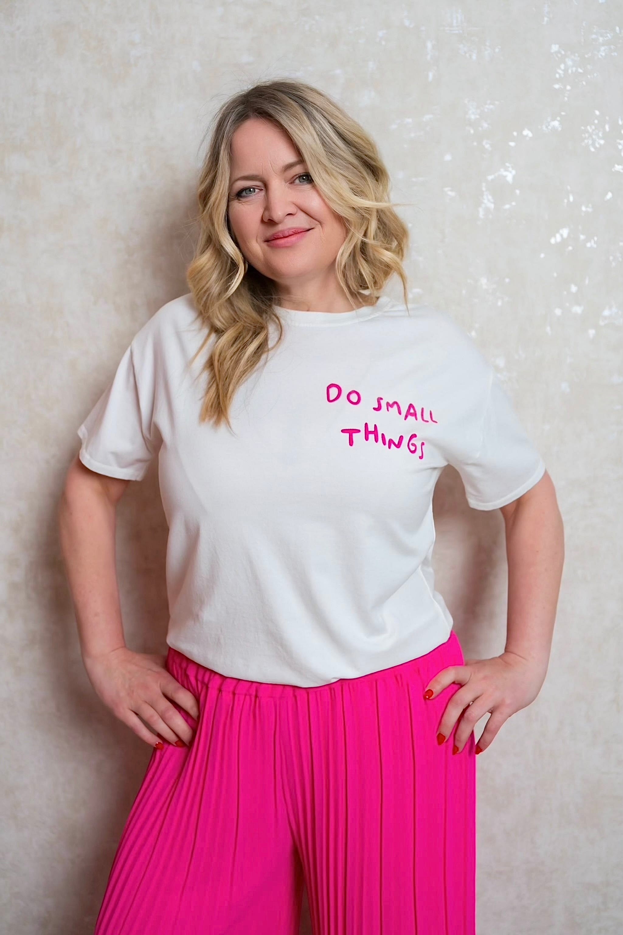 T-Shirt in Weiß/Pink