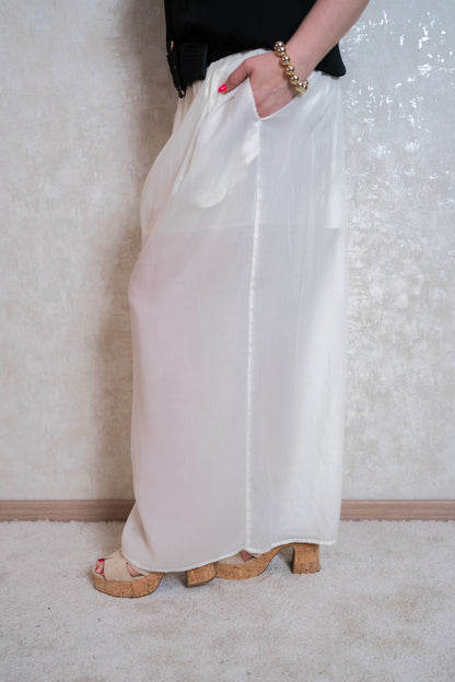 Sommerliche Hose mit weitem Bein