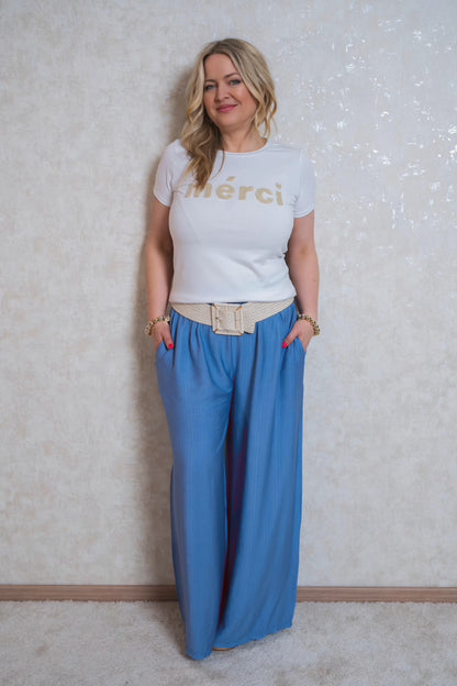 T-Shirt in Weiß, beflockt