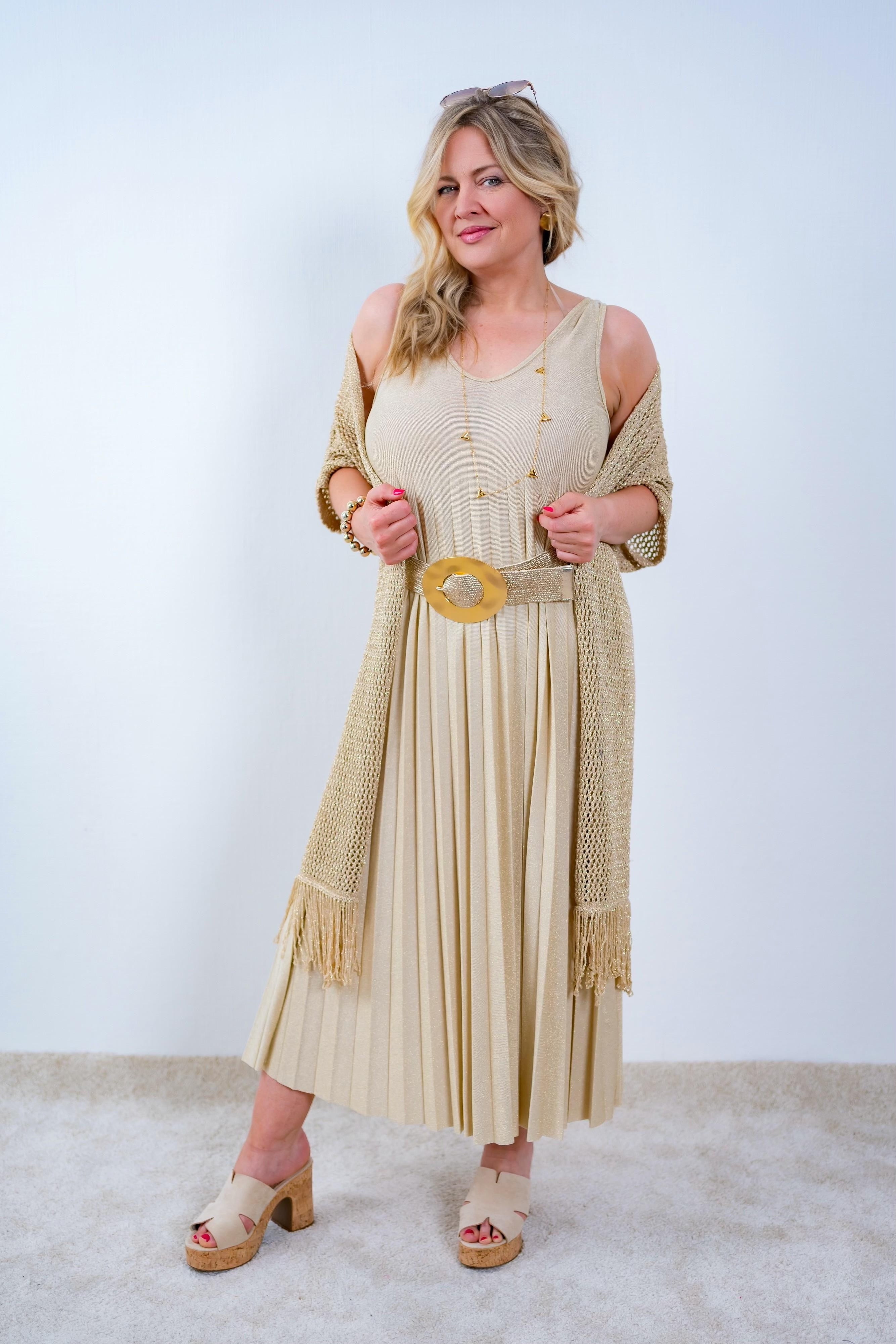 Ärmelloses Maxikleid mit V-Ausschnitt in Gold