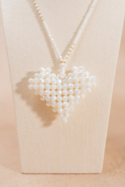 Halskette mit Herzanhänger, weiß