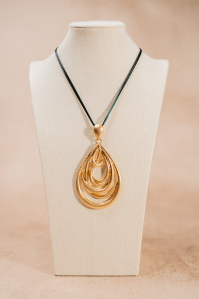 Halskette mit Lederband, gold