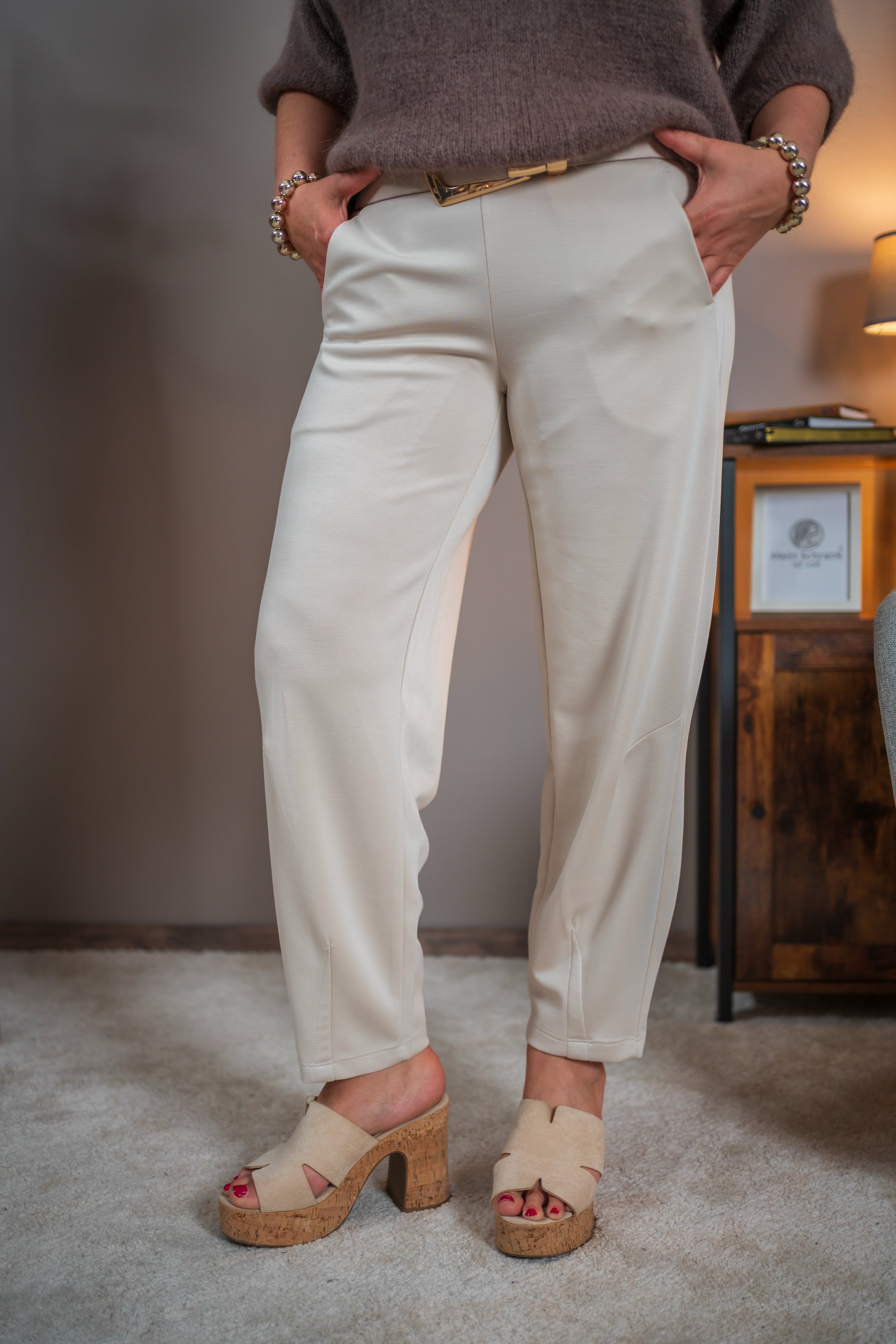 Stretchhose mit weitem Bein, sandbeige