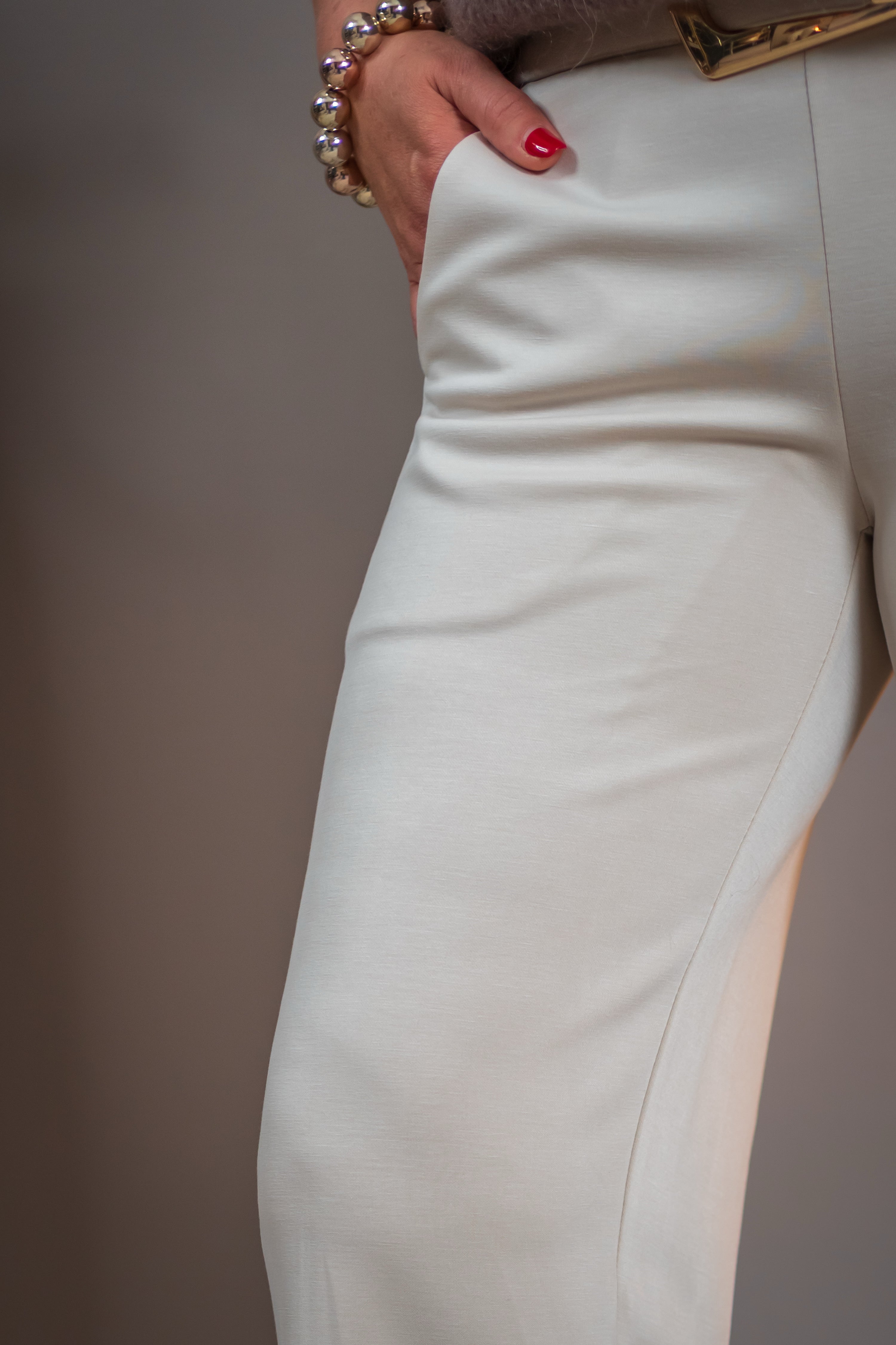 Stretchhose mit weitem Bein, sandbeige
