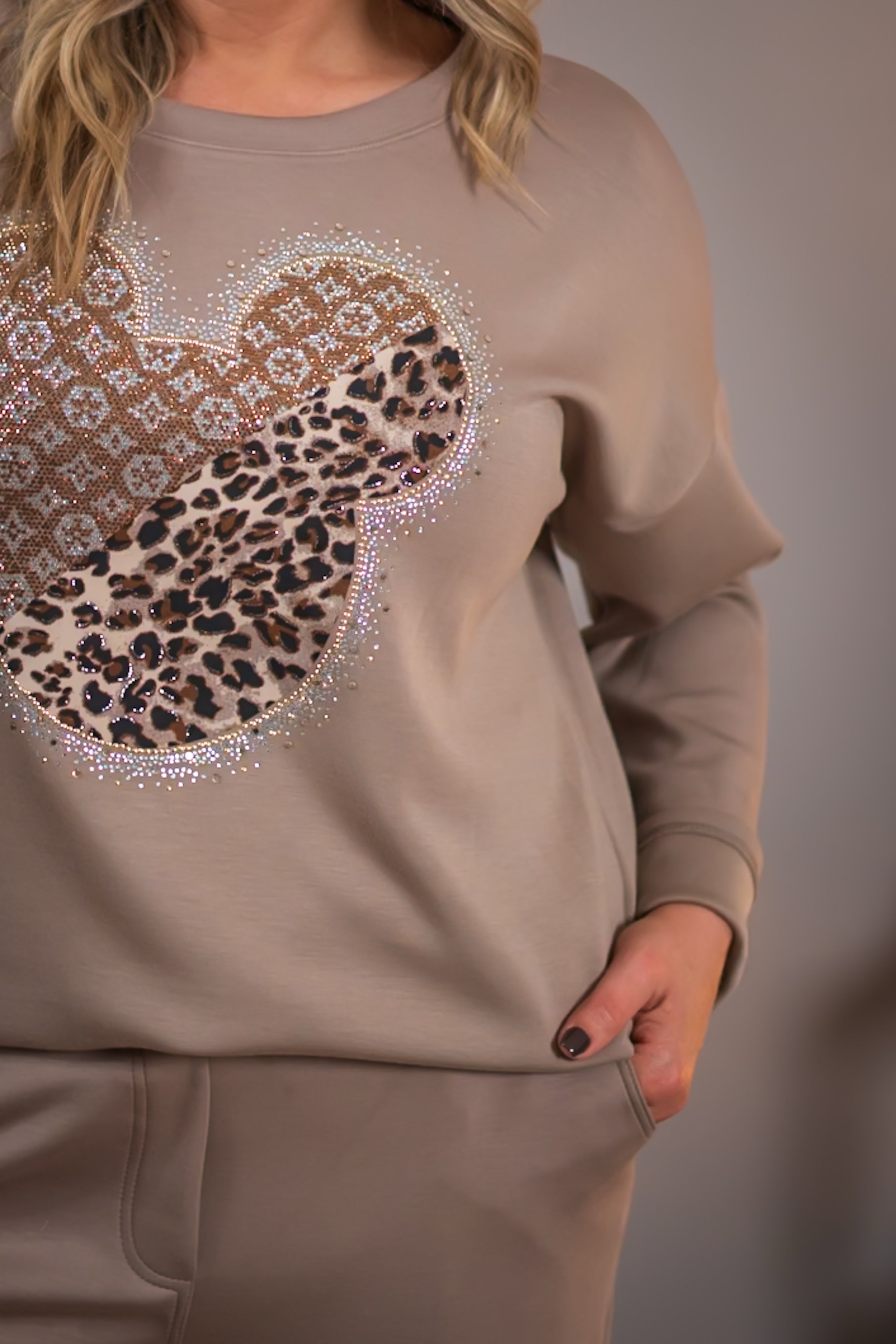 Sweatshirt mit Steinchen besetzt, taupe