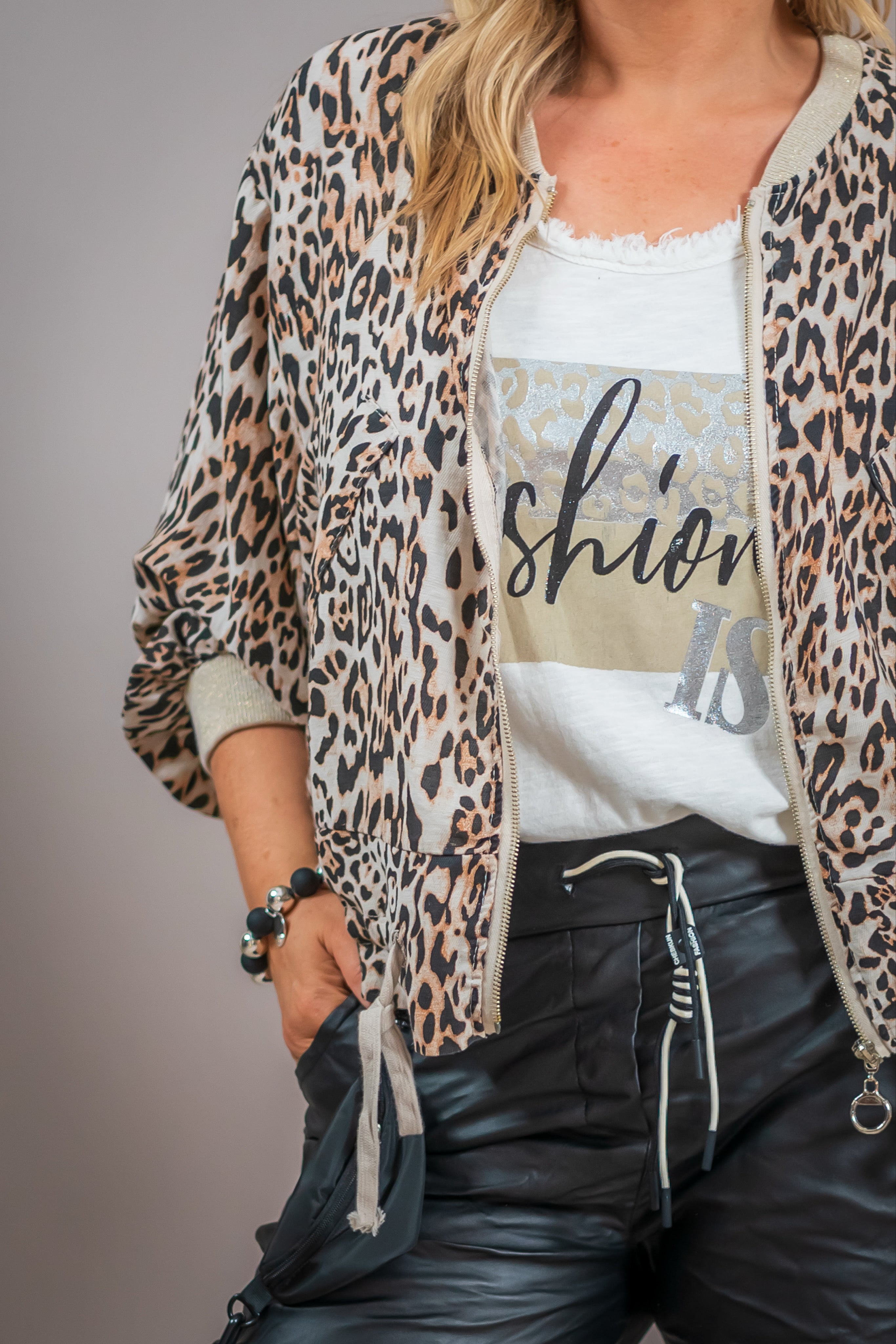 Leichte Jacke in Leo-Print