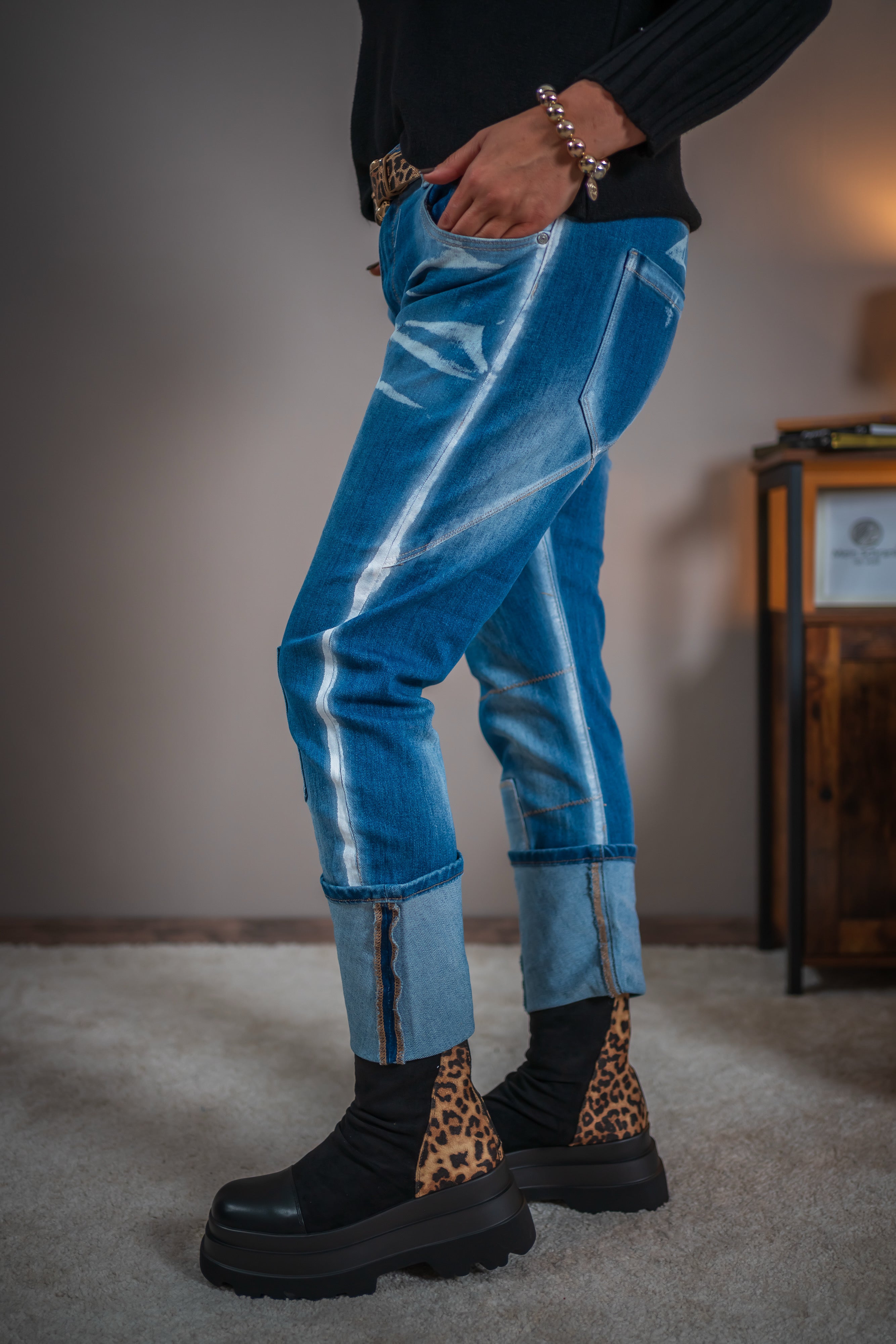 Jeans mit Patches, Mittelblau