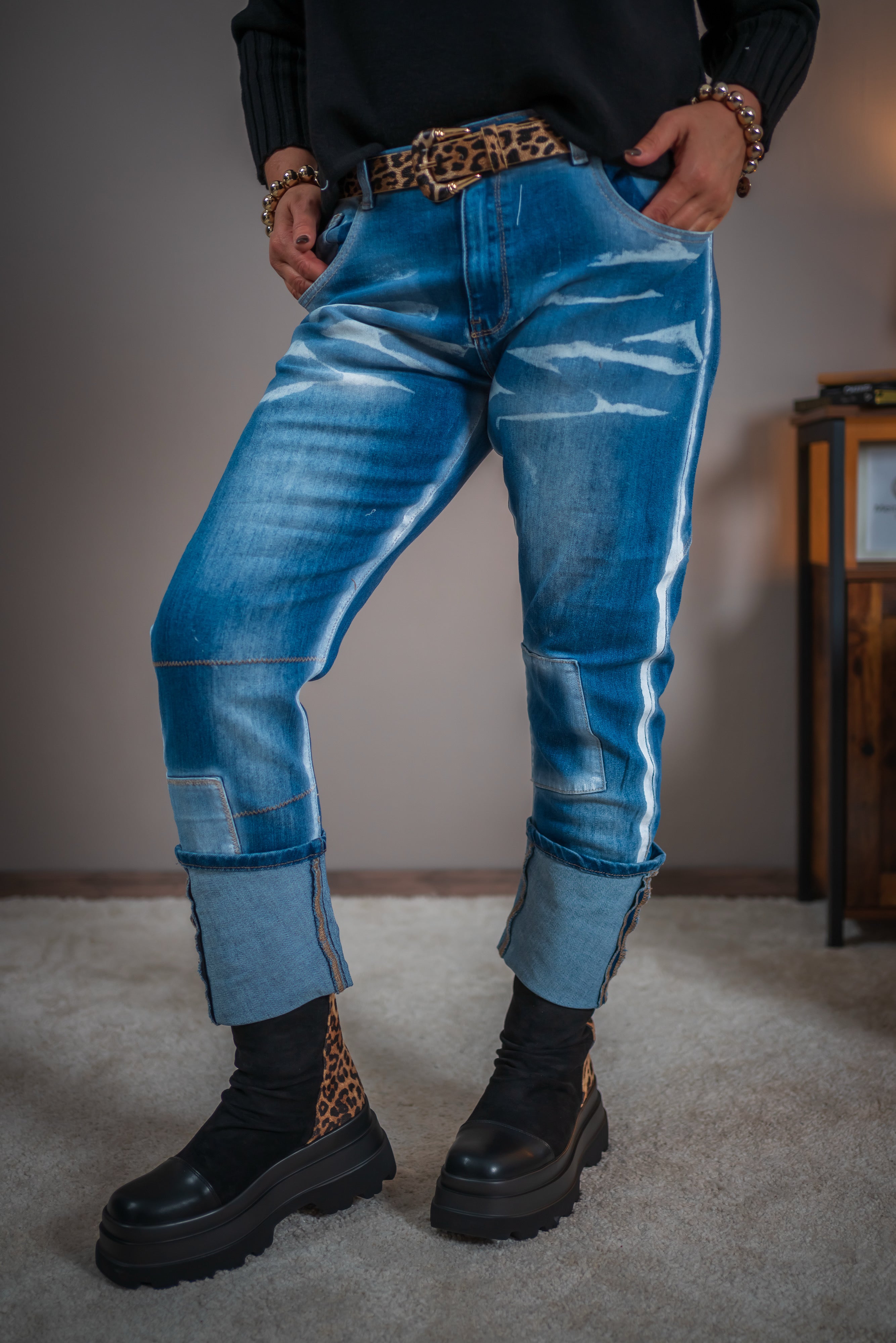 Jeans mit Patches, Mittelblau