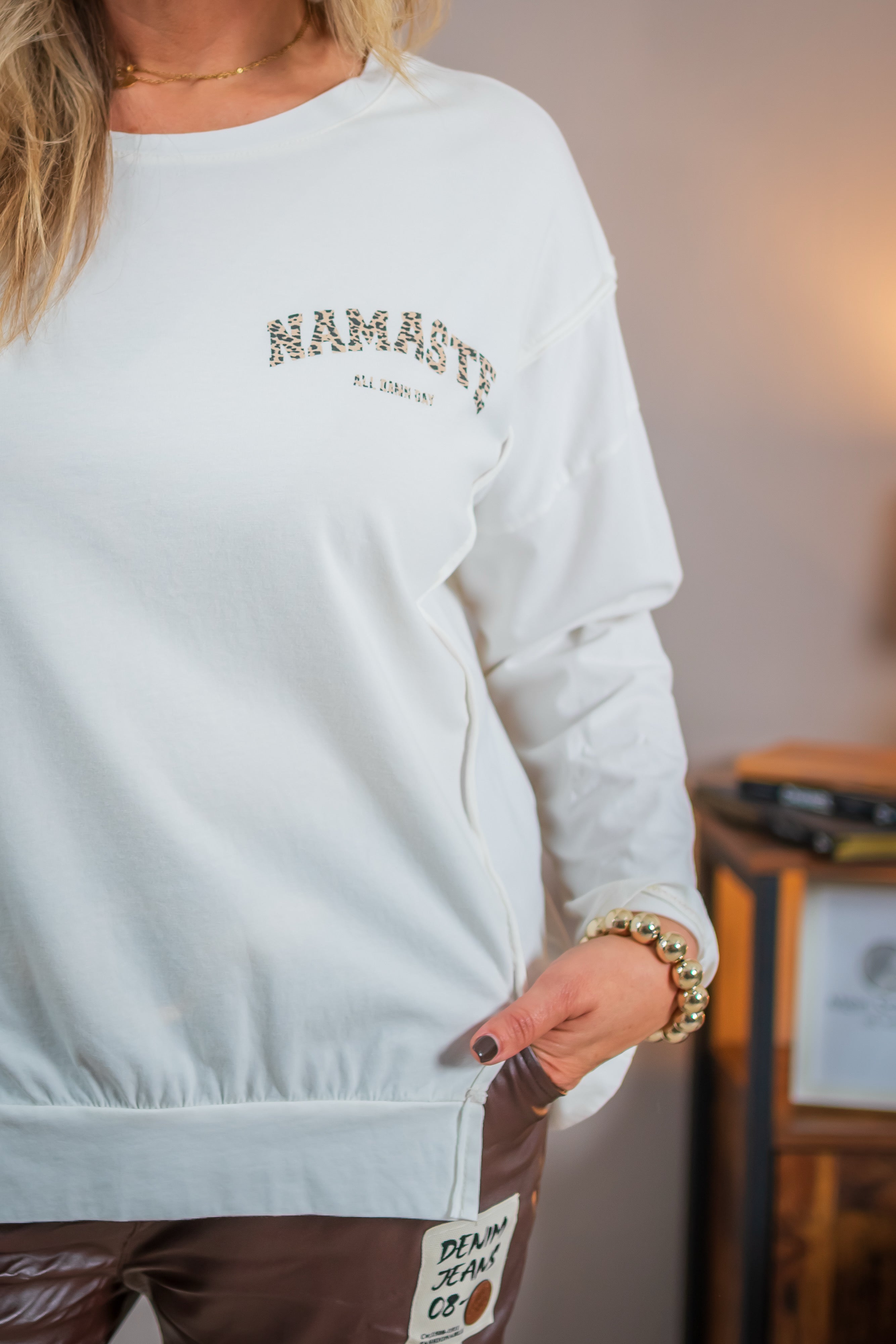 Sweatshirt mit Leo-Schriftzug, ecru