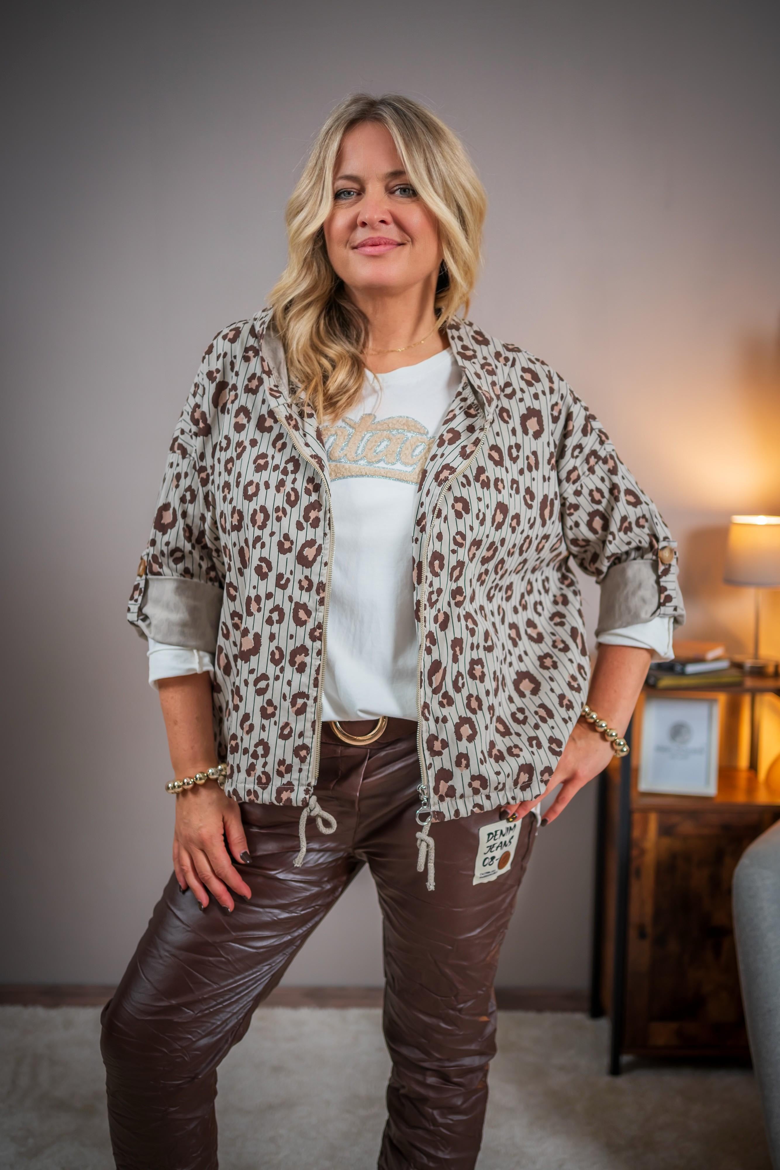 Kapuzenjacke im Leo-Print