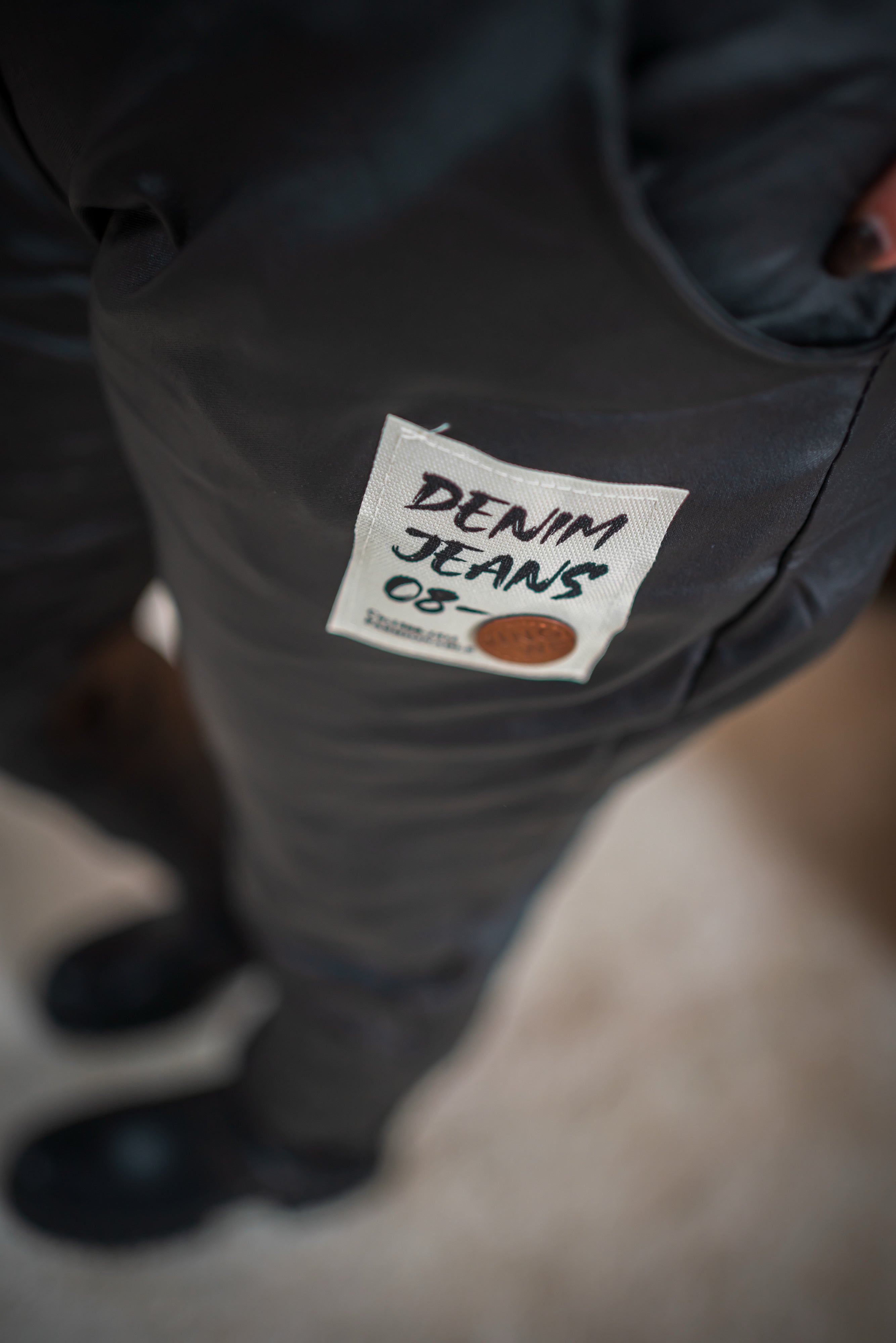 Jogpants im Leder-Look mit Gürtel, schwarz