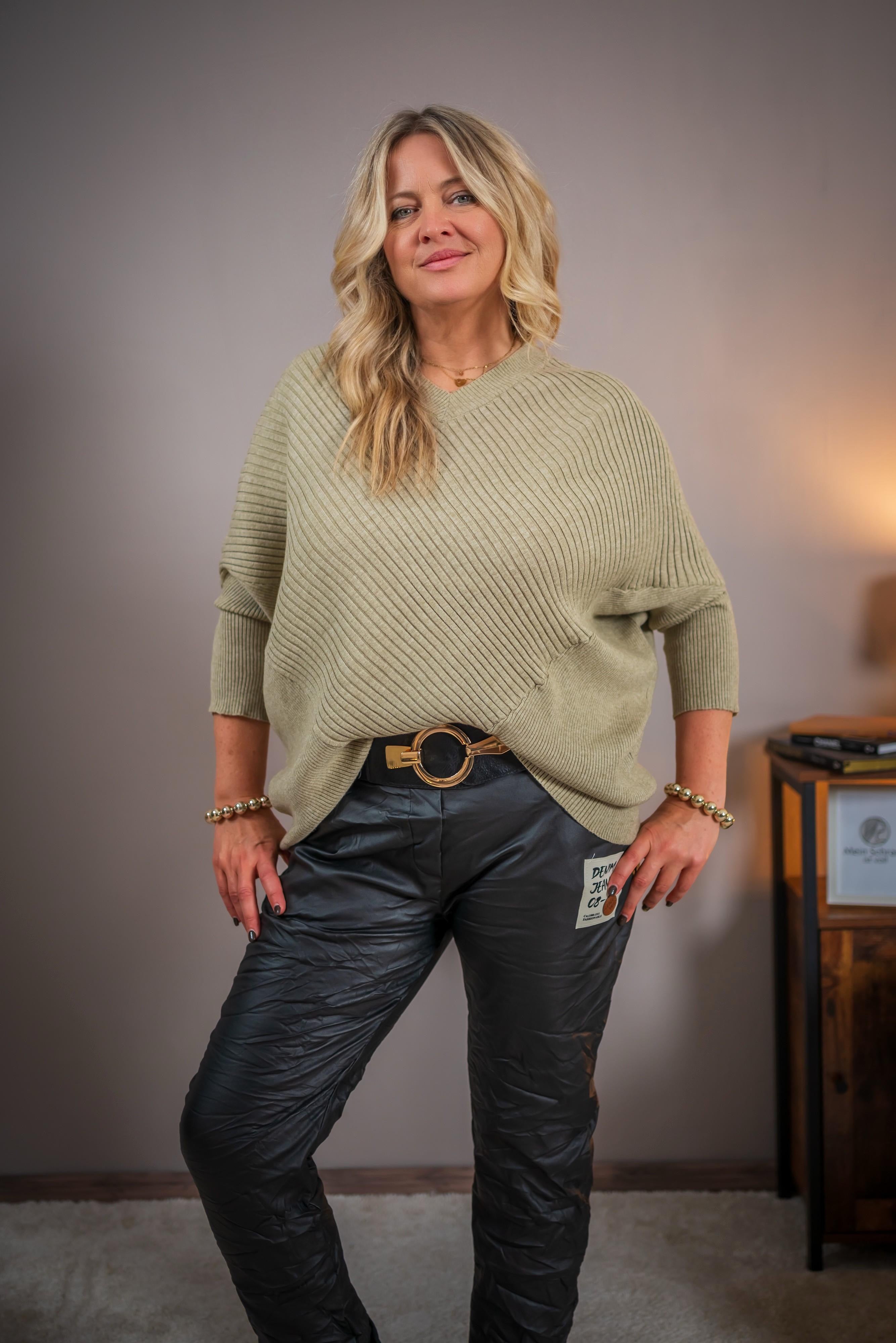 Feiner Strickponcho mit Ärmeln, khaki