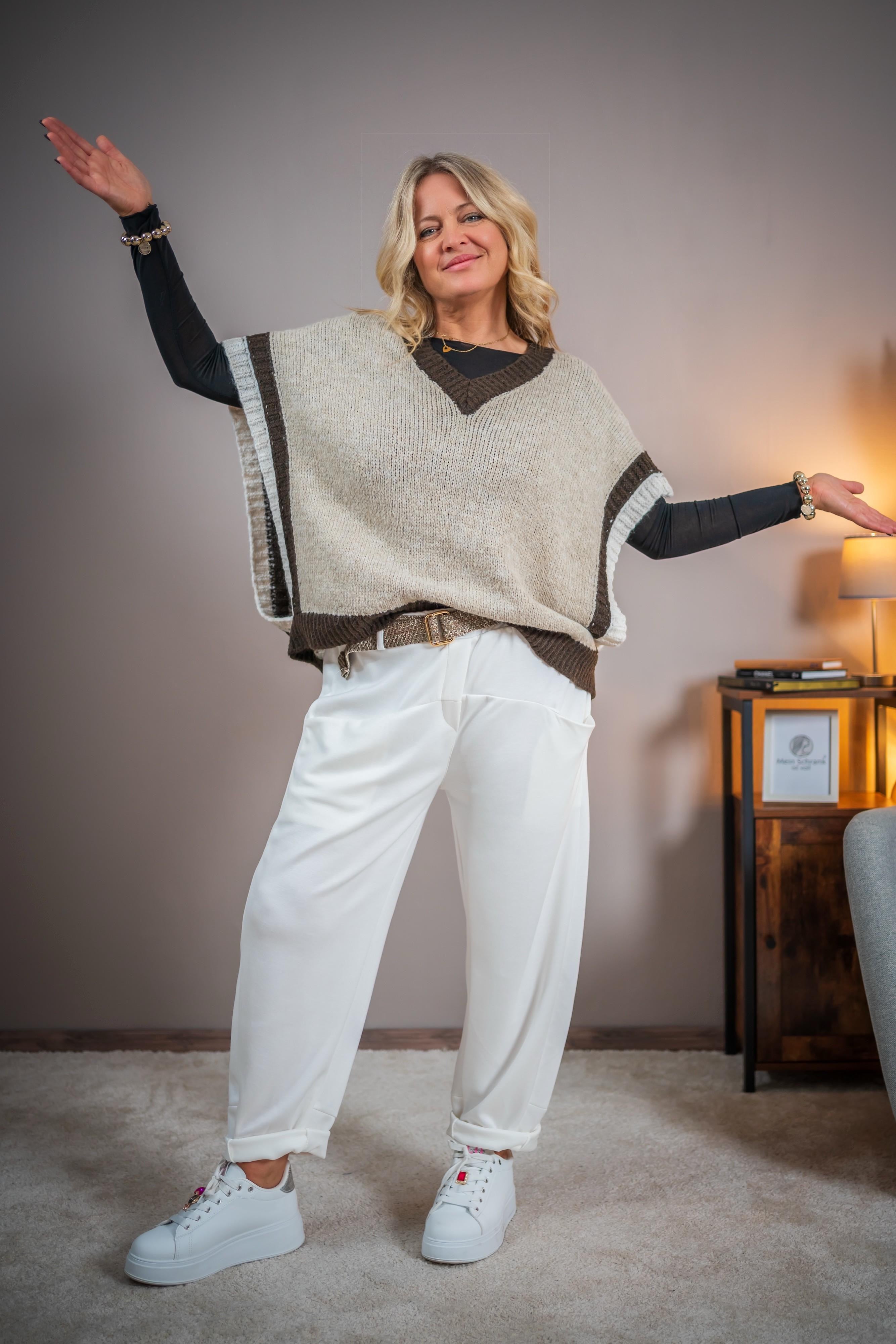Strickponcho mit V-Ausschnitt, beige
