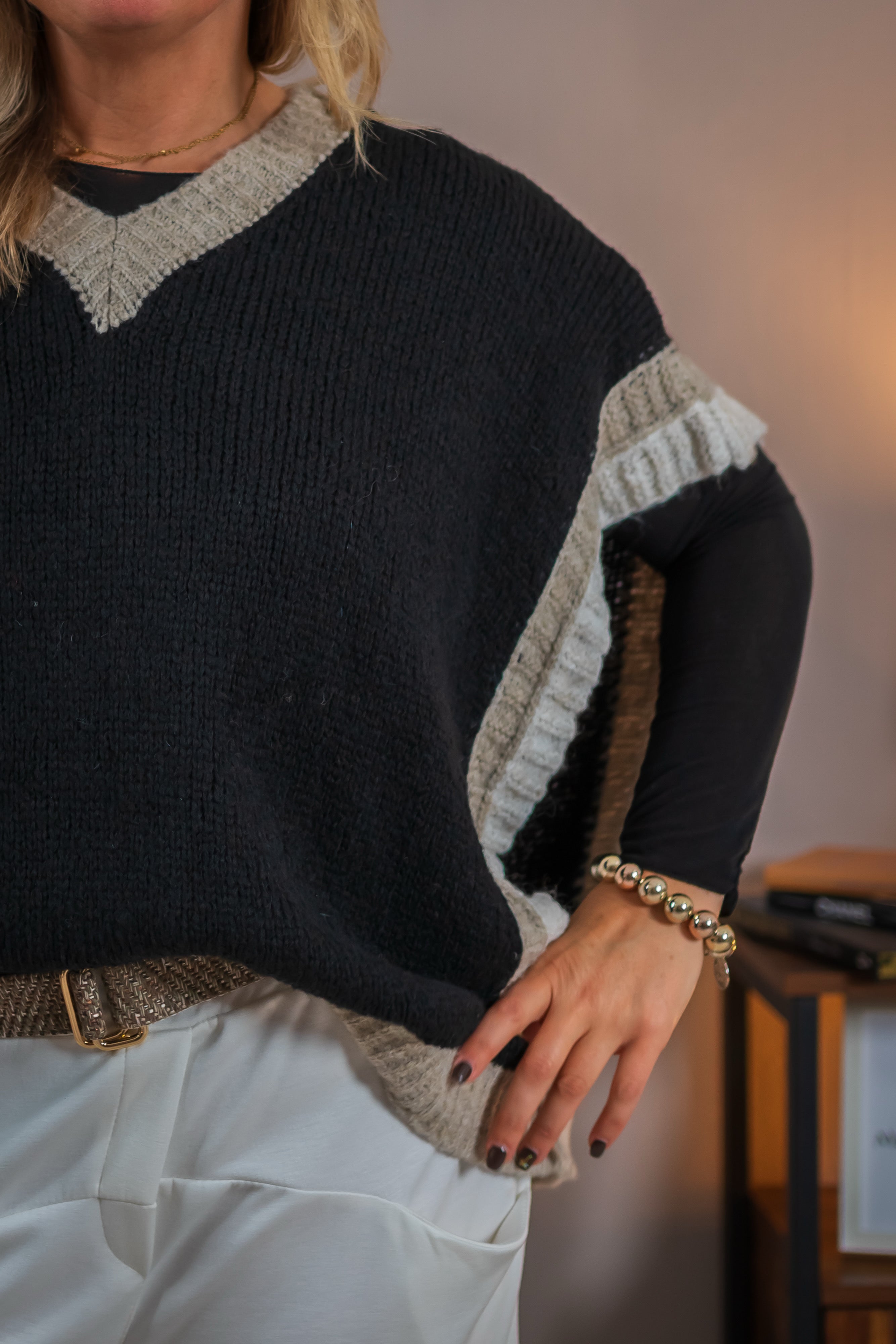 Strickponcho mit V-Ausschnitt, schwarz