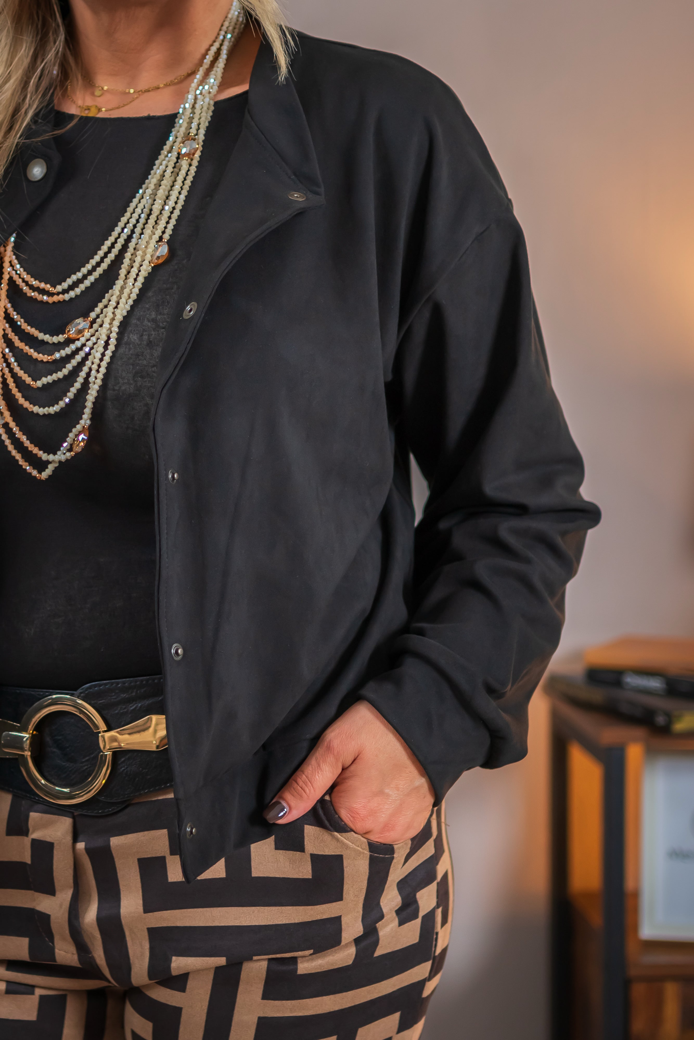 Leichte Jacke in Wildlederoptik, schwarz