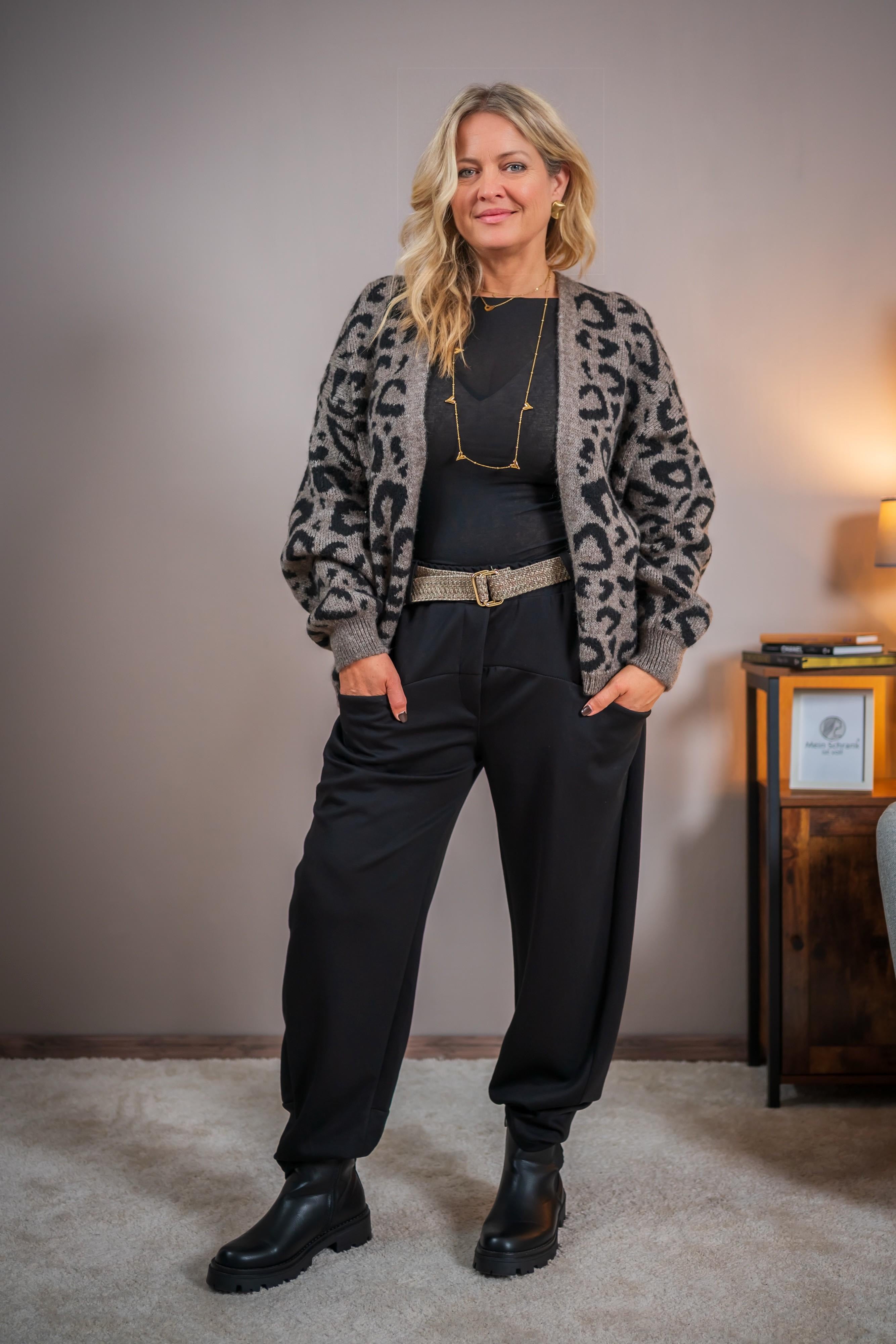 Strickjacke mit Leo-Muster, taupe