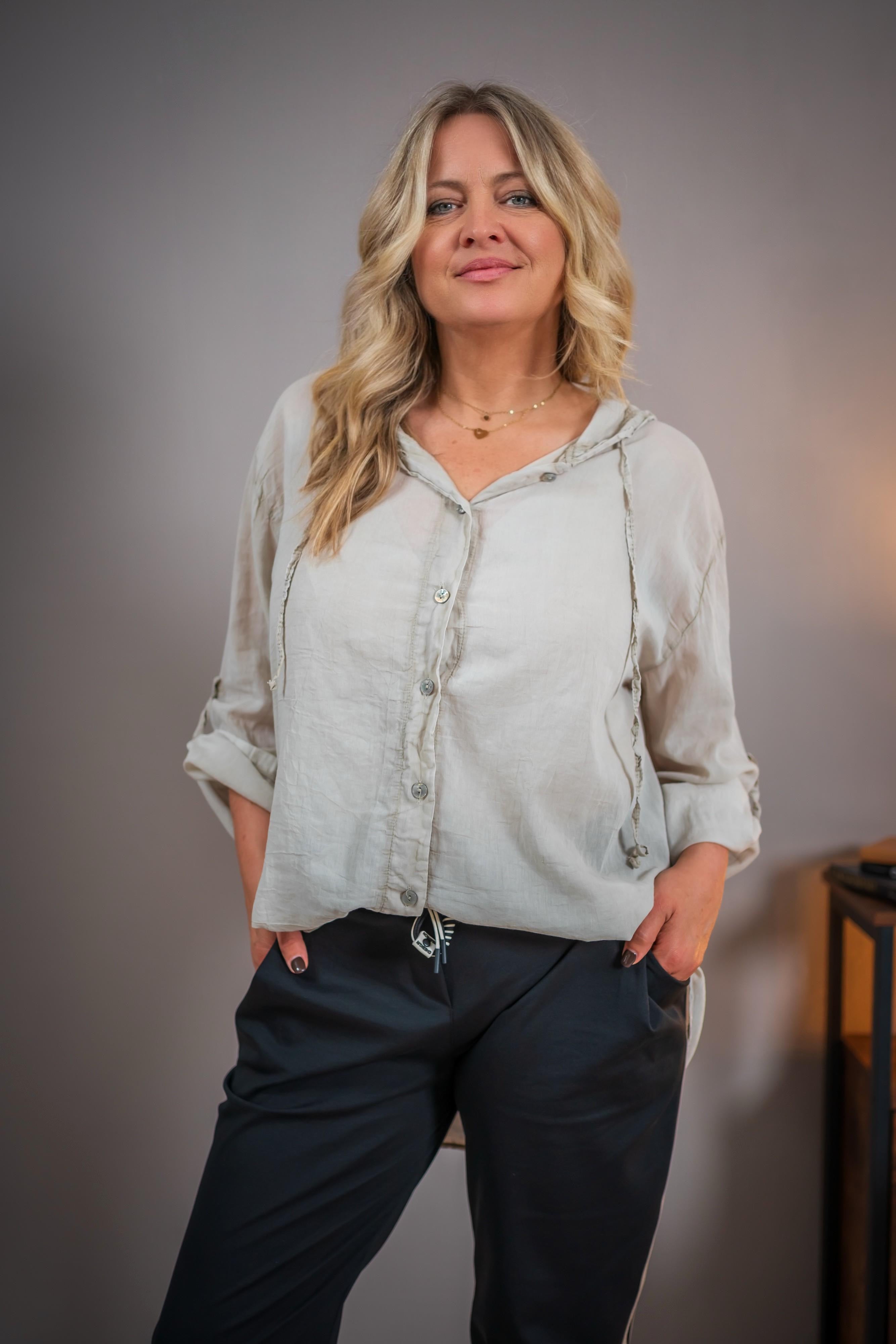 Kapuzenbluse im Hemd-Stil, beige